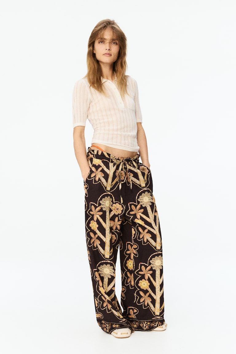Pantalone od kepera s cvetnim dezenom