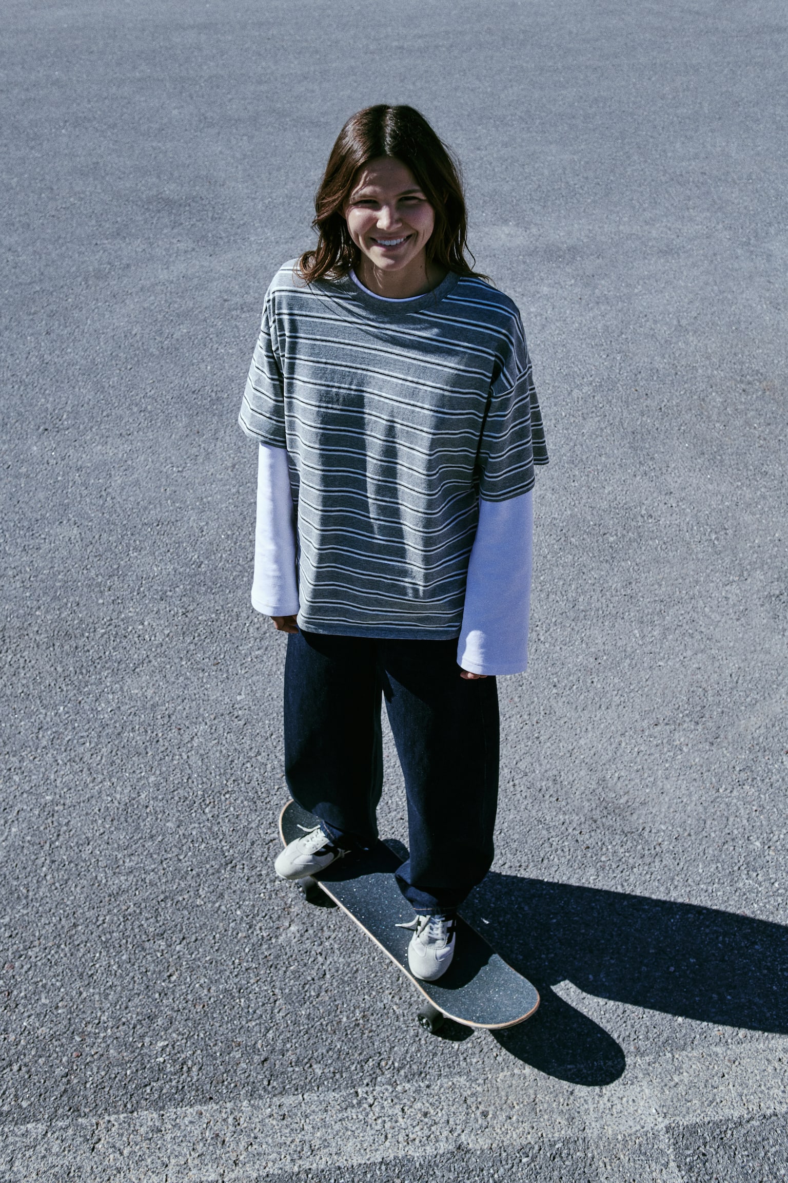 Женские джинсы H&M Barrel-Leg Regular-Waist, цвет: Тёмный джинсовый синий — фото 4