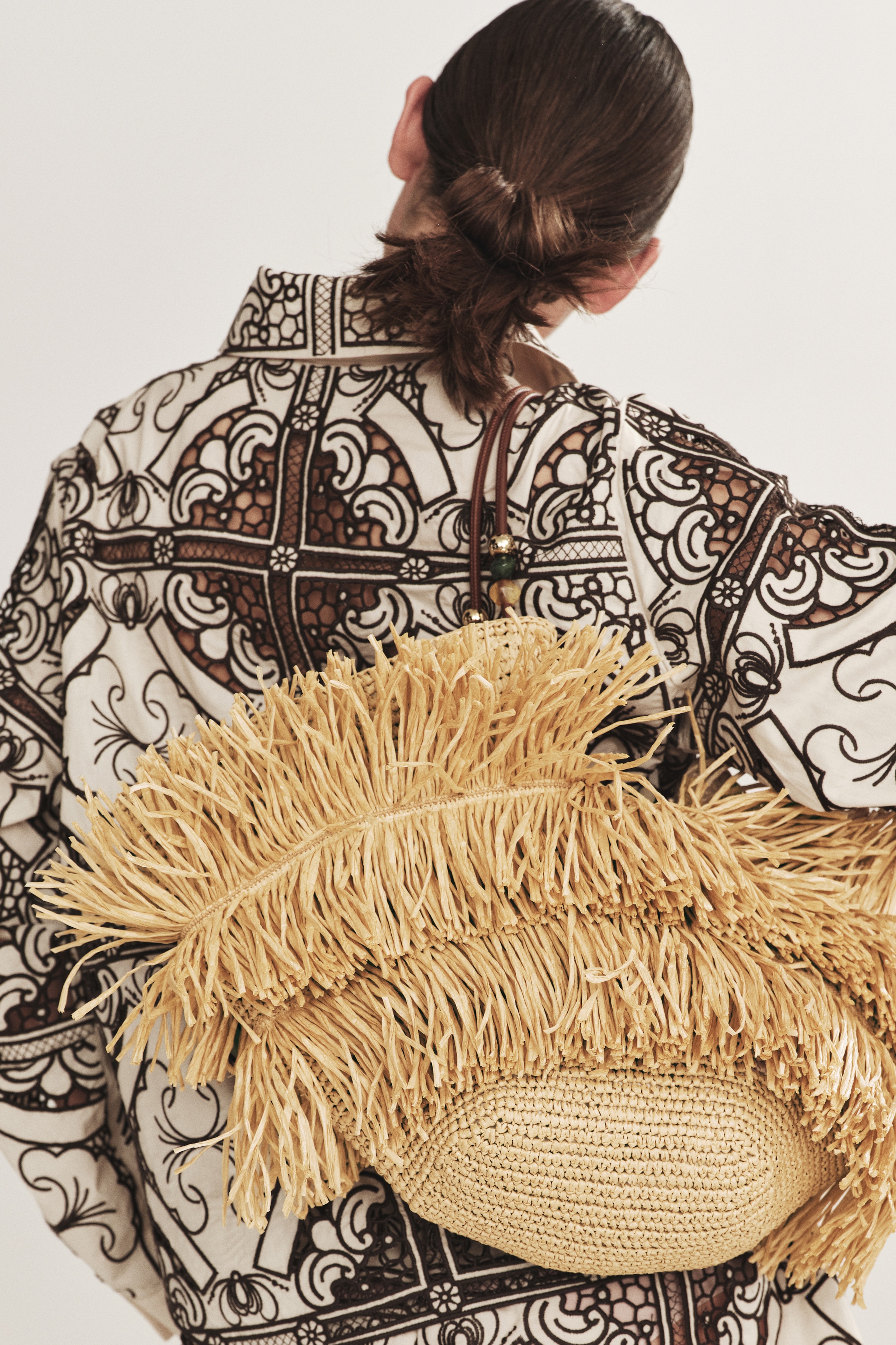 Bolso shopper de paja con flecosAuxiliar