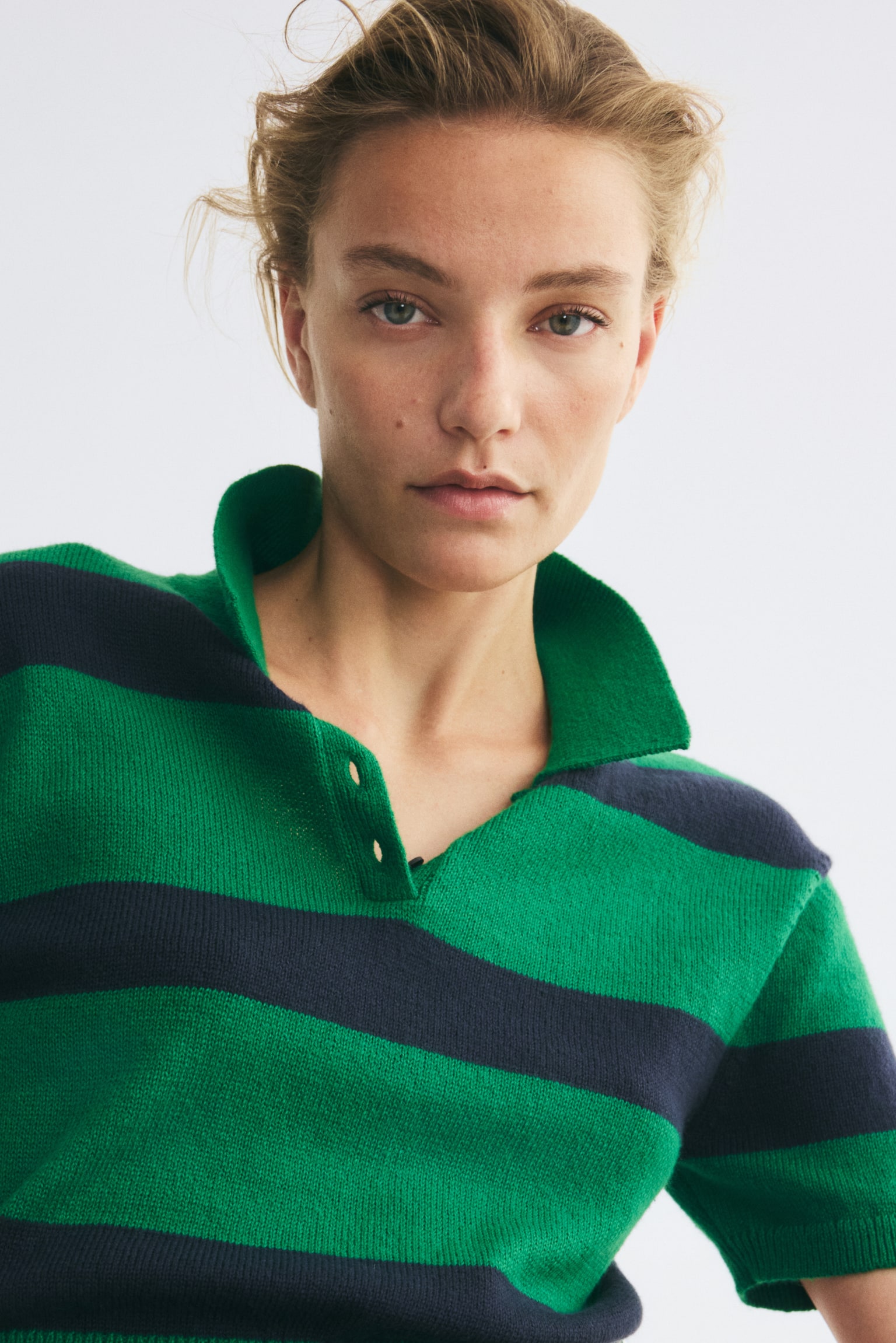 Женское поло H&M Fine-Knit Polo Shirt, цвет: Зелёный / Тёмно-синий полосатый — фото 3