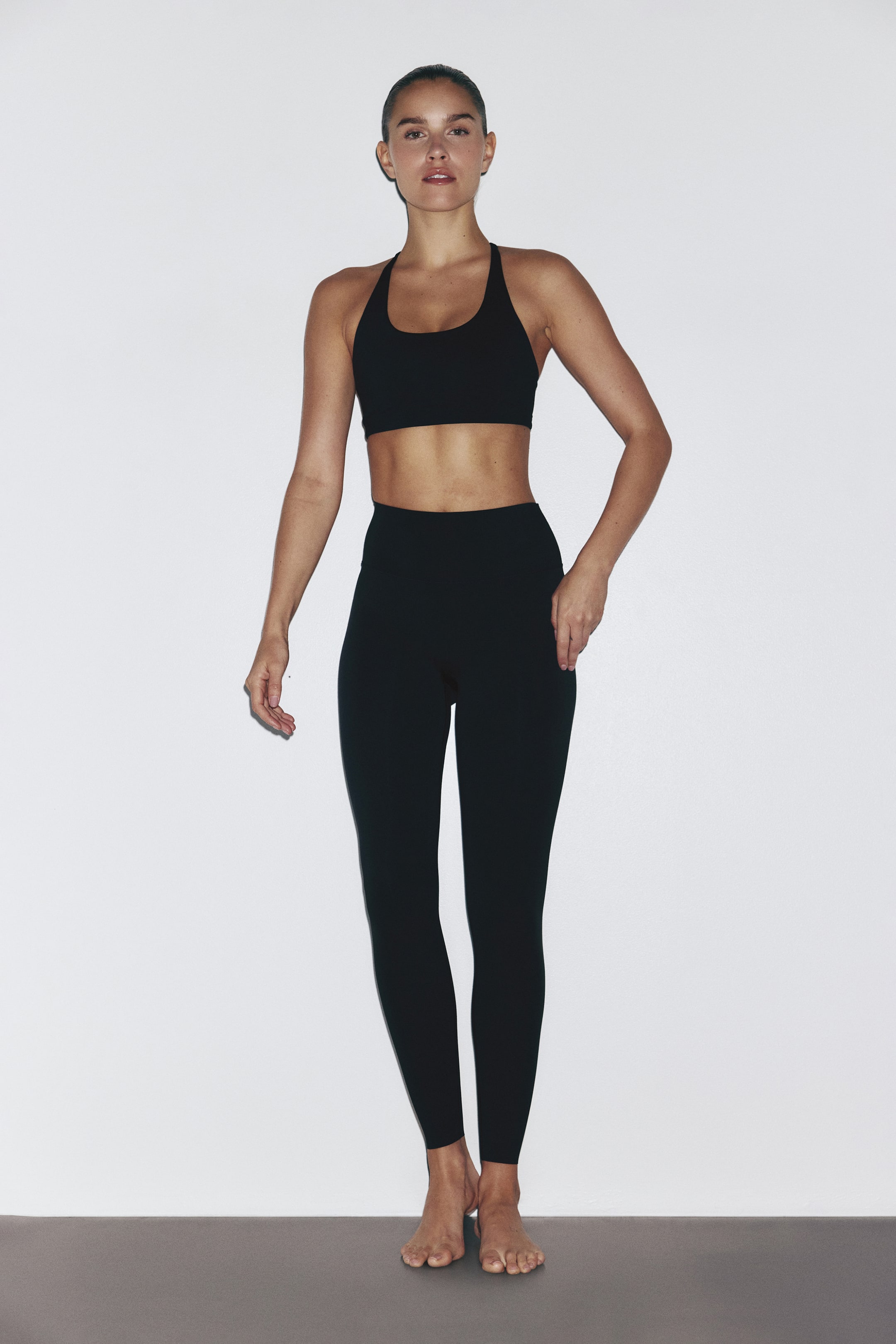 View larger image: SculptMove™ High-waisted leggings - Black - Ladies | H&M 2