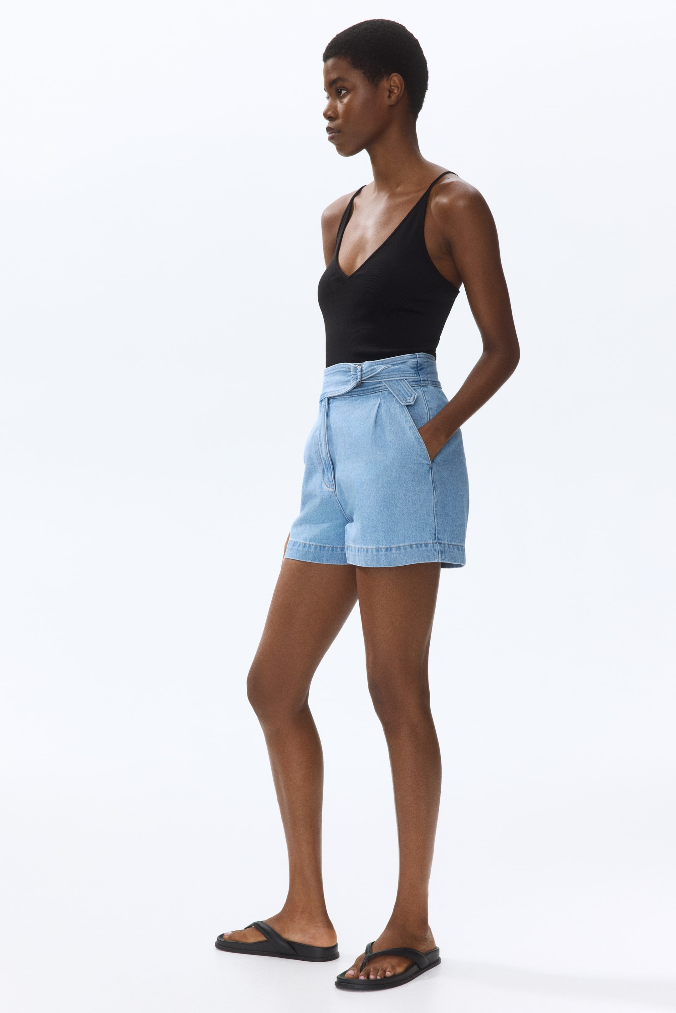 Short en denim avec ceinture