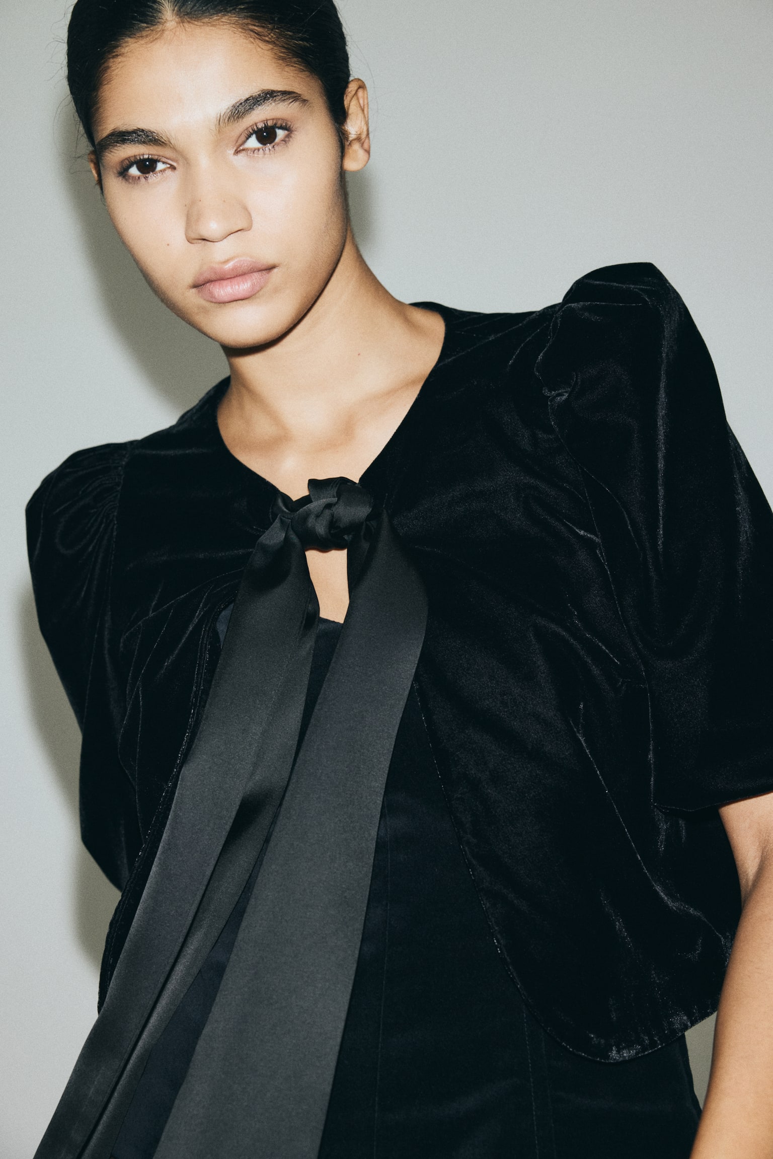 Topp med puffermer - Sort/Marineblå - 2