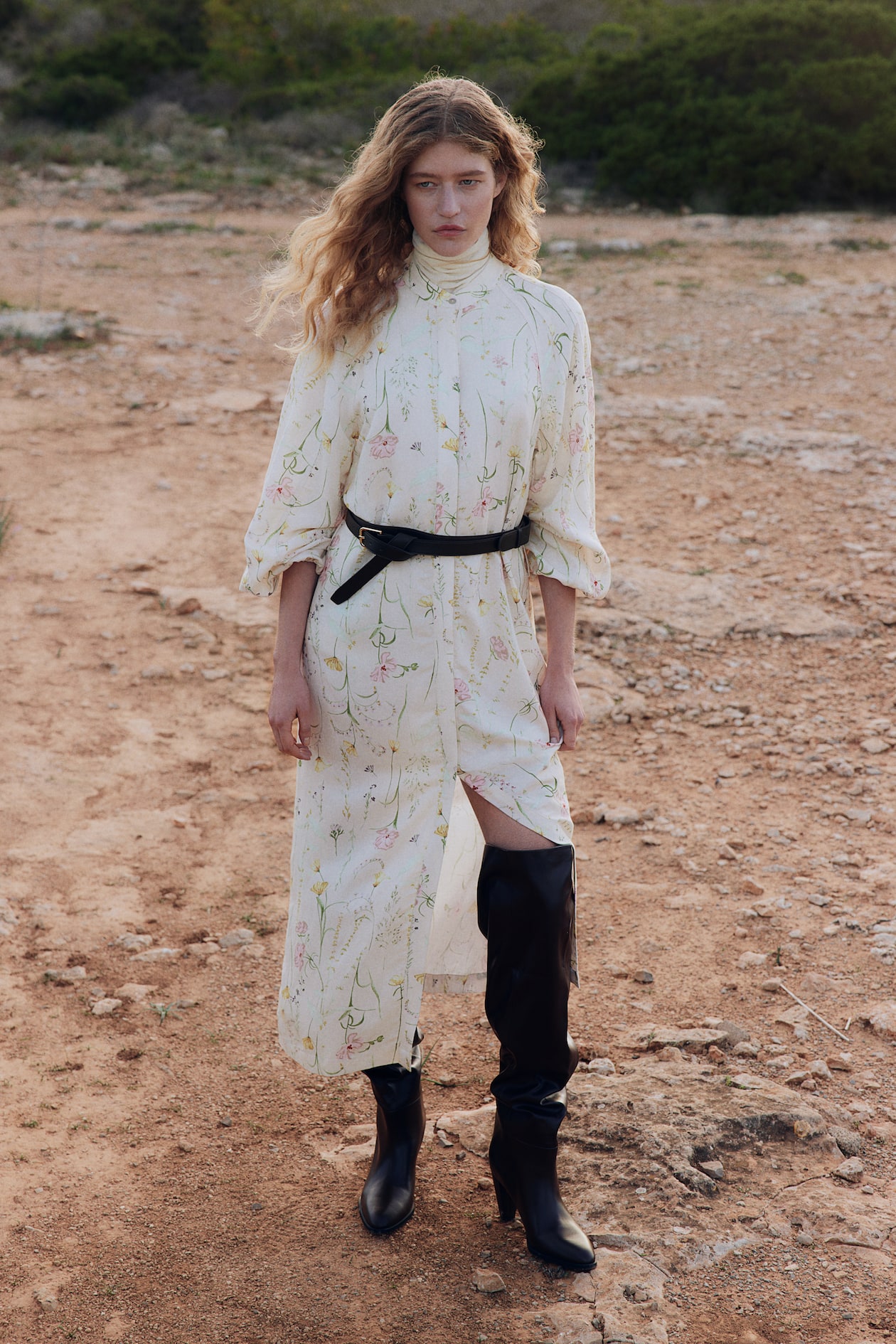 Vestido en mezcla de lino con cinturón de anudar Crema/Floral MUJER  H&M ES