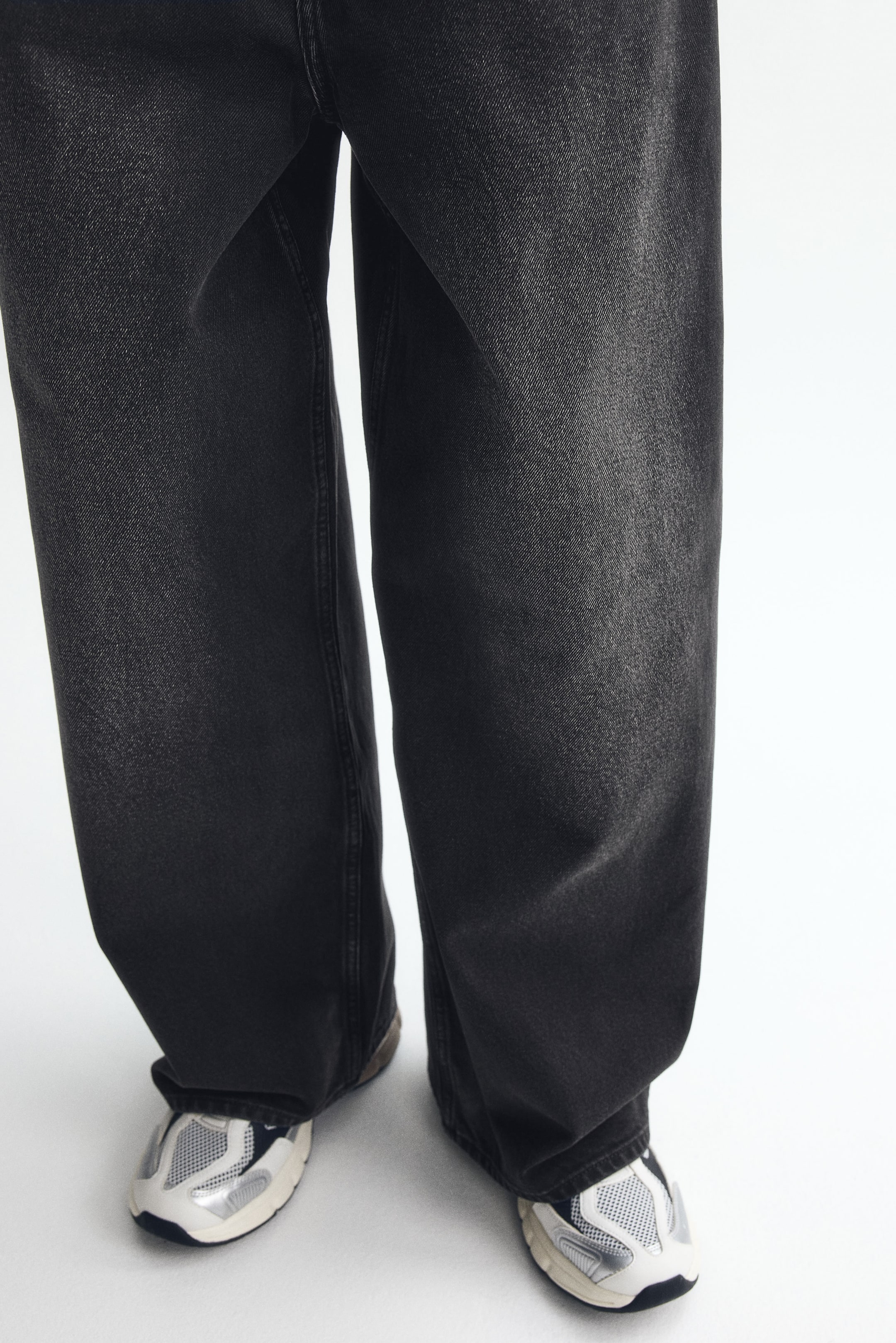 Ultra-Baggy Jeans