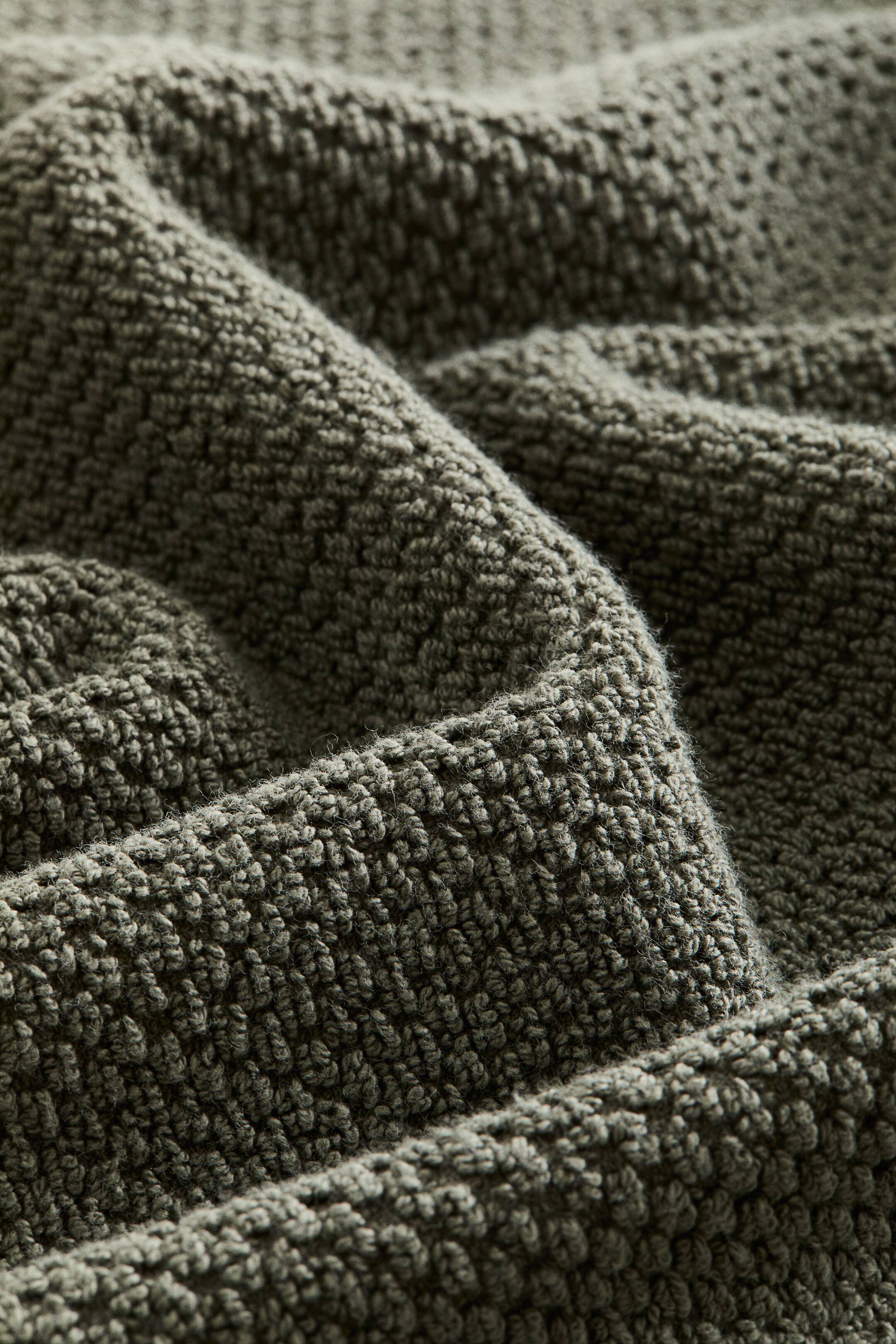 View larger image: 2-pack cotton terry guest towels - Dark green - Home All | H&M IN 4