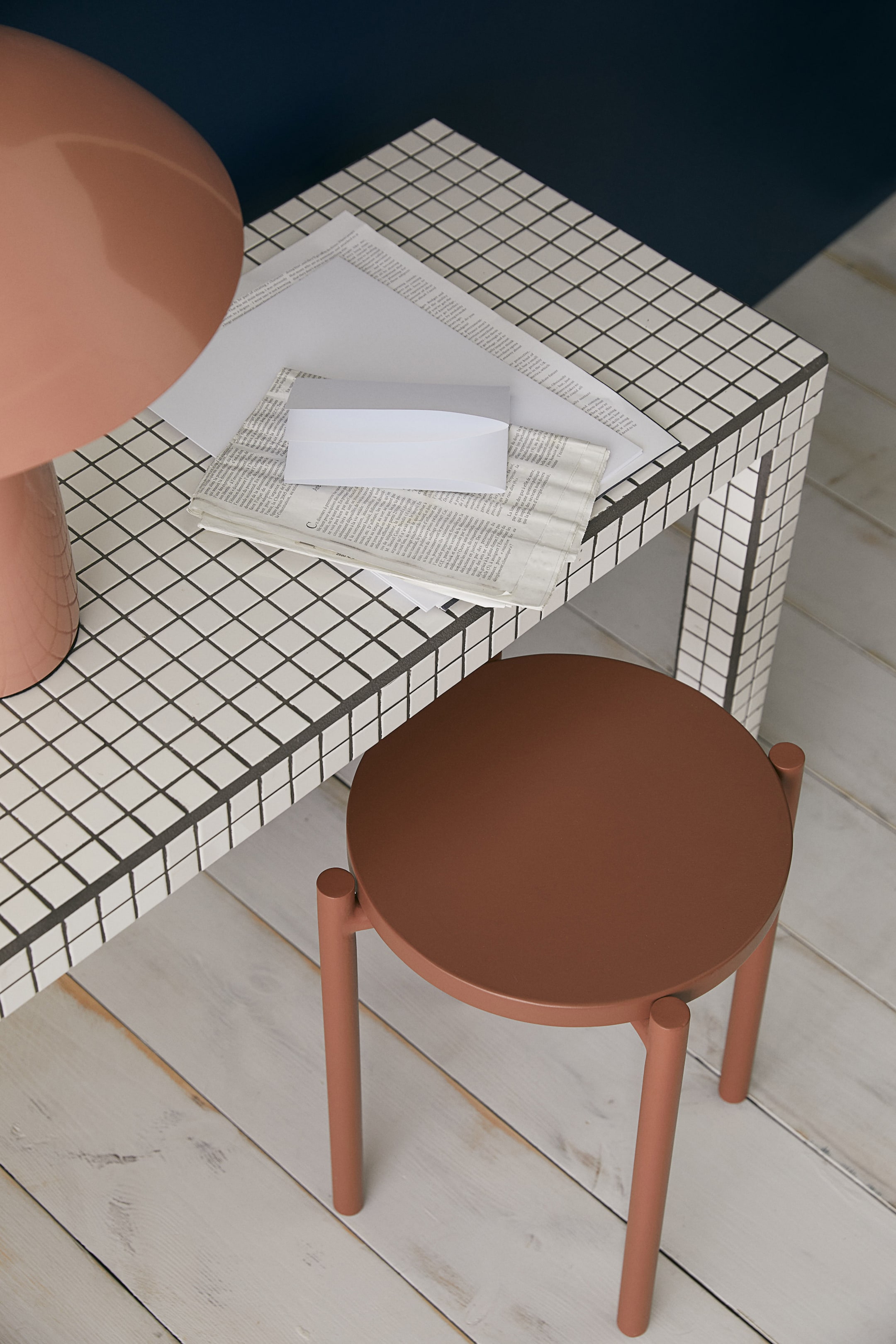 הצגת תמונה גדולה יותר: שרפרף עם מושב עגול - ורוד-בז' כהה - Home All | H&M IL 1