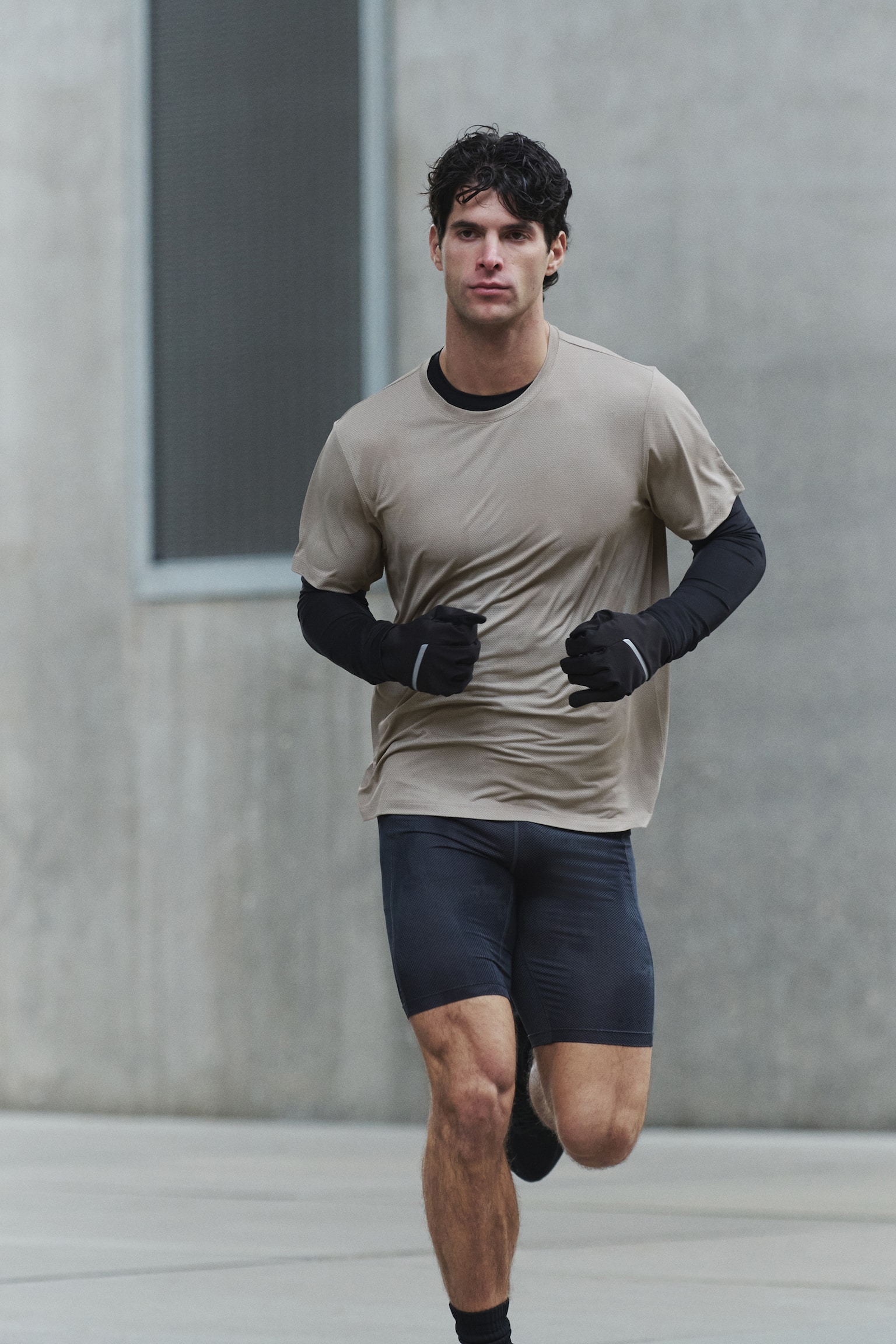 Мужская футболка H&M Move Mesh Sports with DryMove™, цвет: Бежевый — фото 5