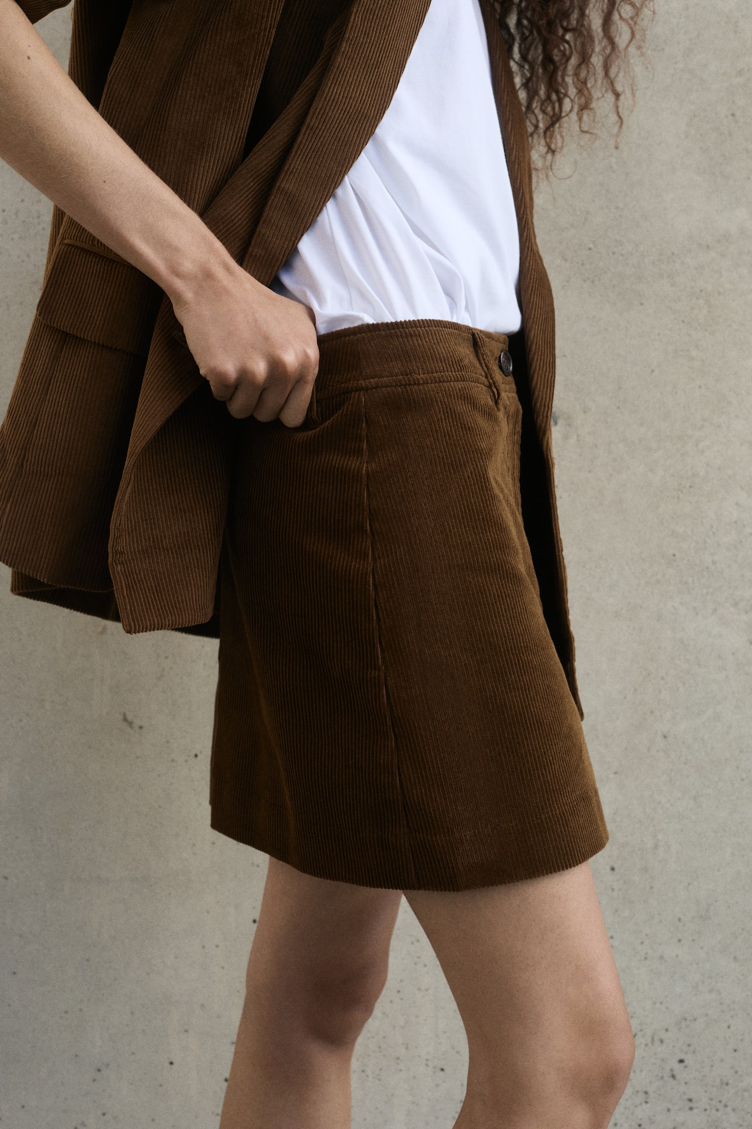 Женская юбка H&M Cotton Corduroy Mini, цвет: Тёмный хаки зелёный — фото 4