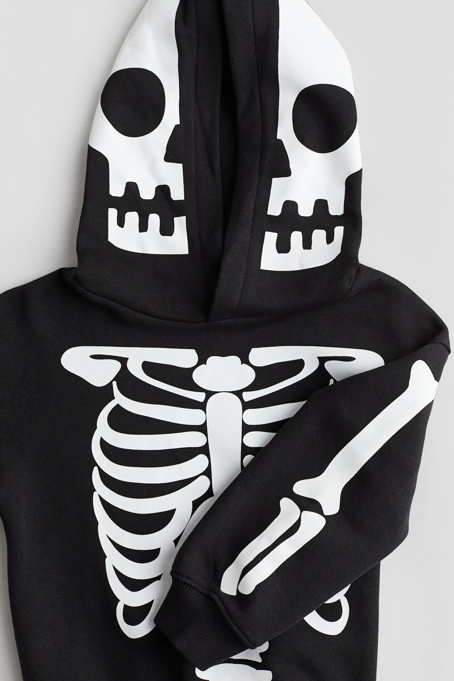 Детские комплекты H&M 2-piece Printed Sweatsuit, цвет: Чёрный — фото 2