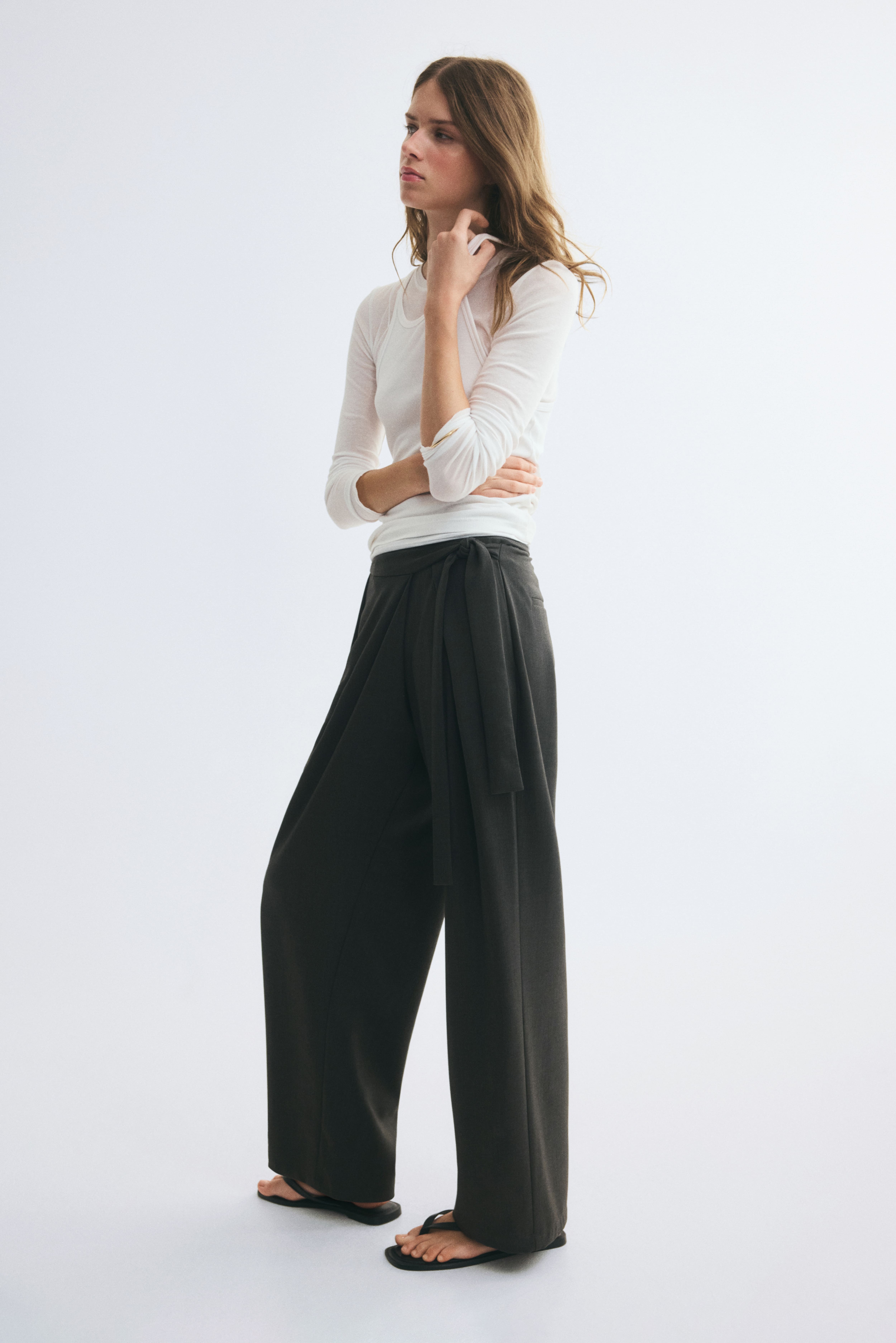 Pantalon avec détail croisé