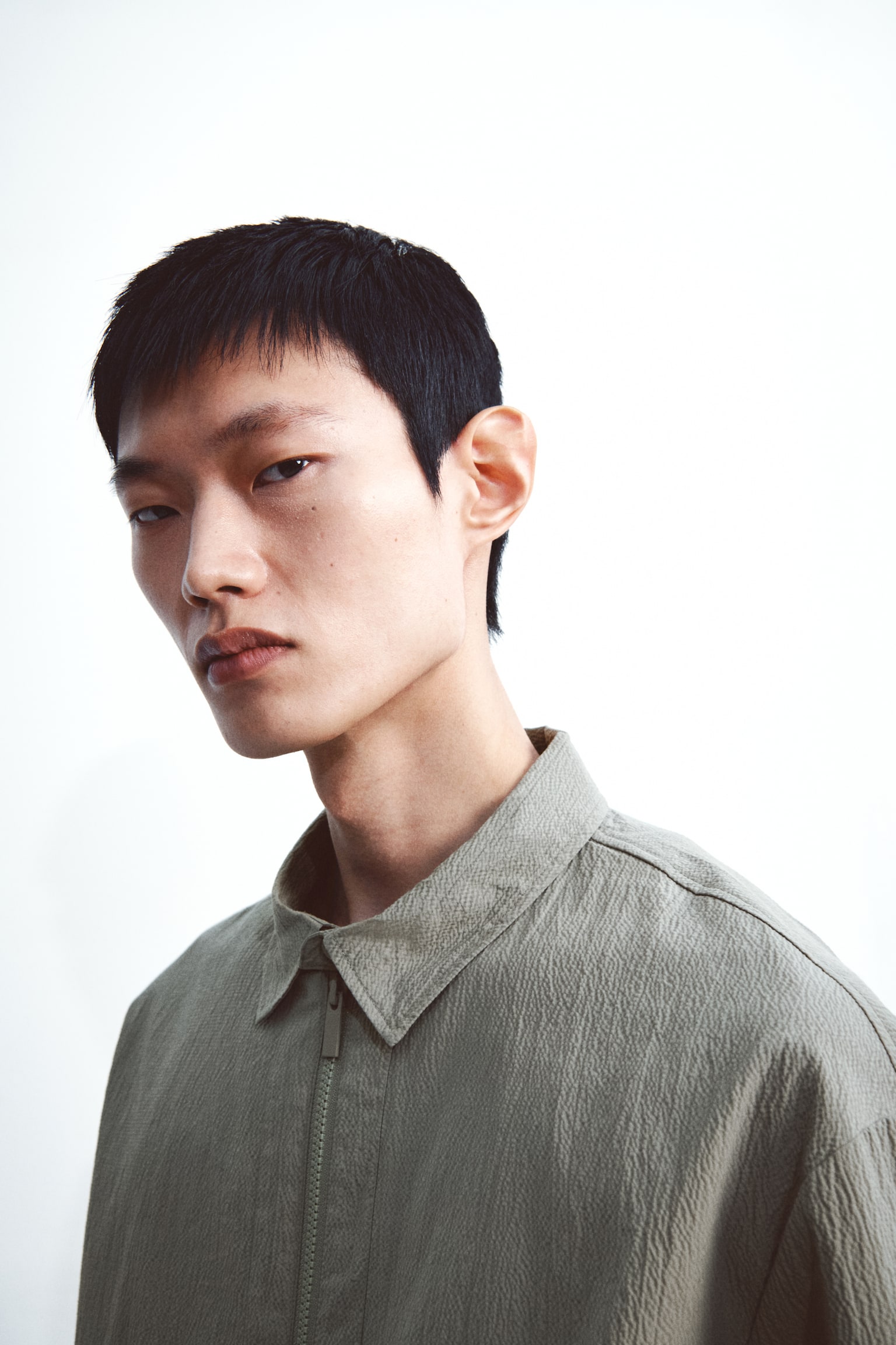 Short-Sleeved Jacket - Light khaki green/Black/Beige - 3