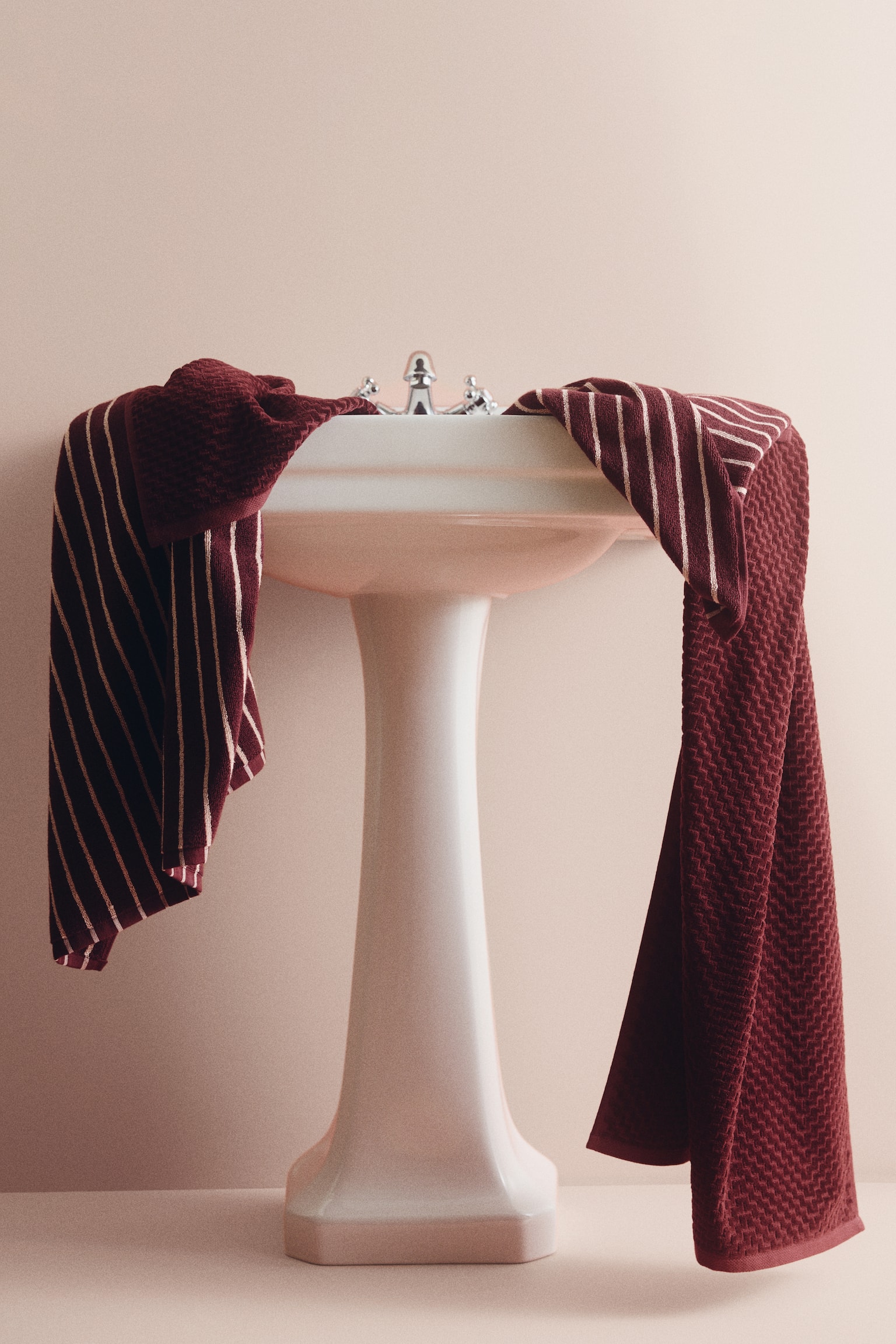 Textured bath towel - Burgundy/Cream/Dark beige - 1