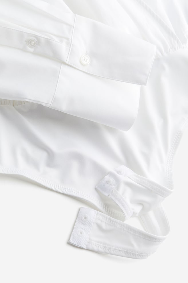 Skjortebody med slå om-detalje - Hvid - 5