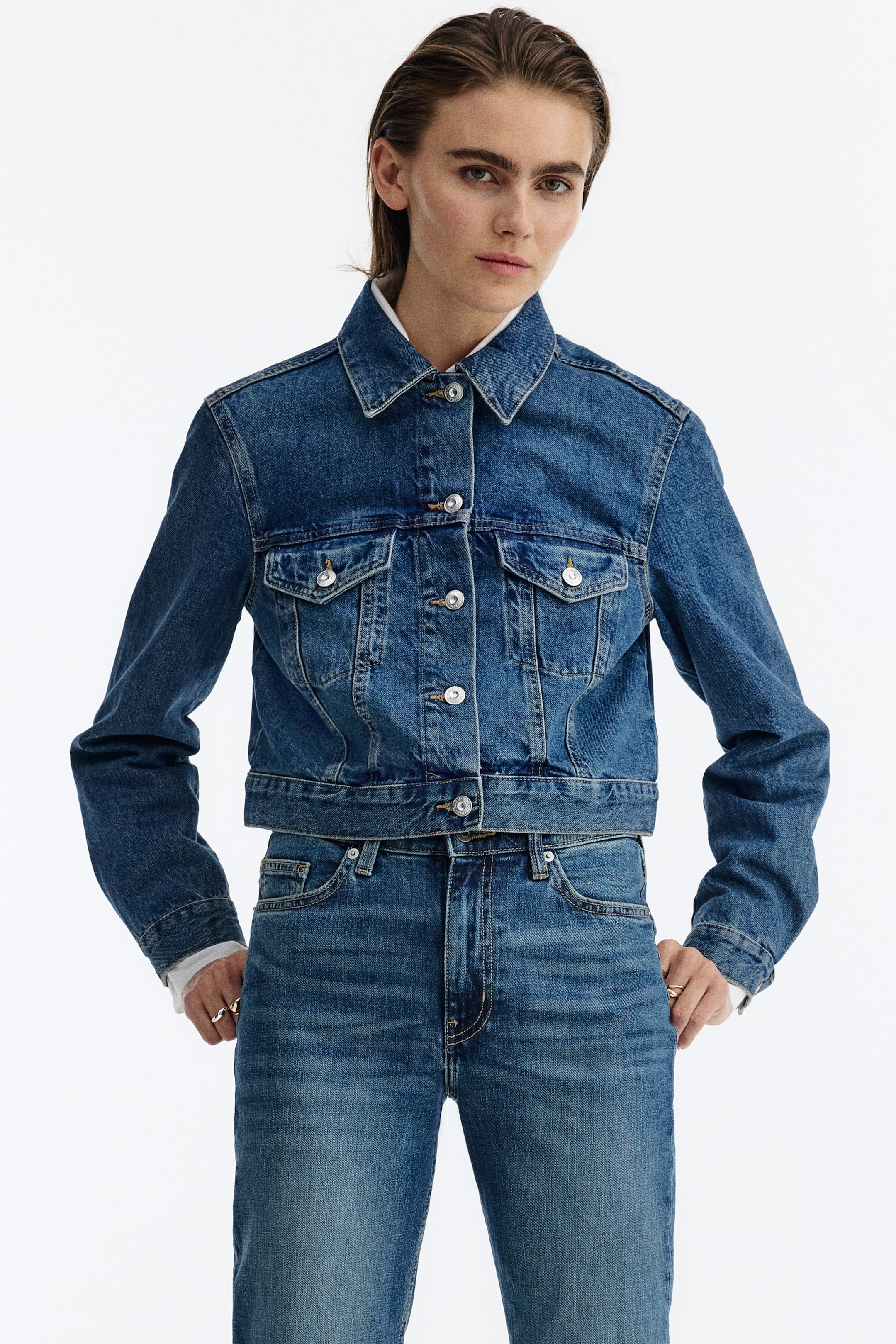 Jean droit taille haute près du corps