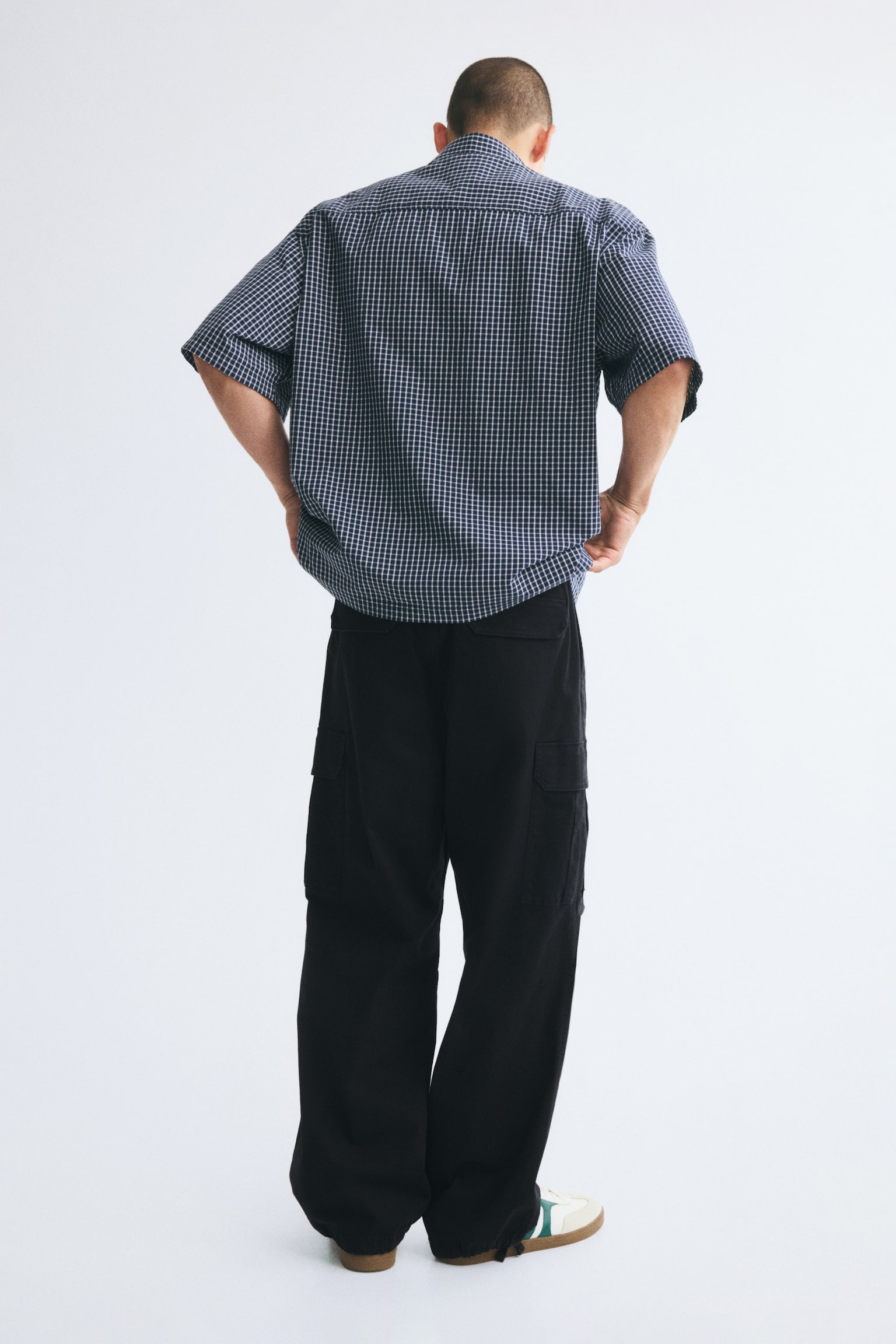 Мужские брюки H&M Loose-Fit Cargo, цвет: Чёрный — фото 4
