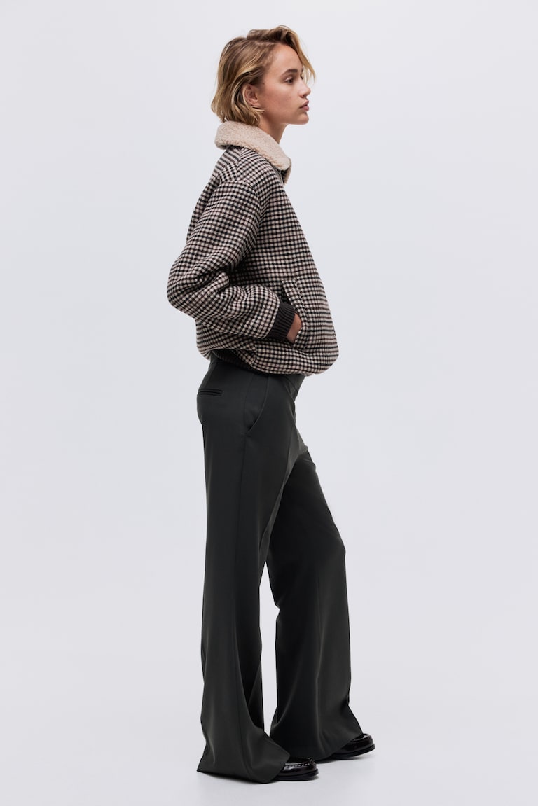 Zvonaste pantalone elegantnog kroja