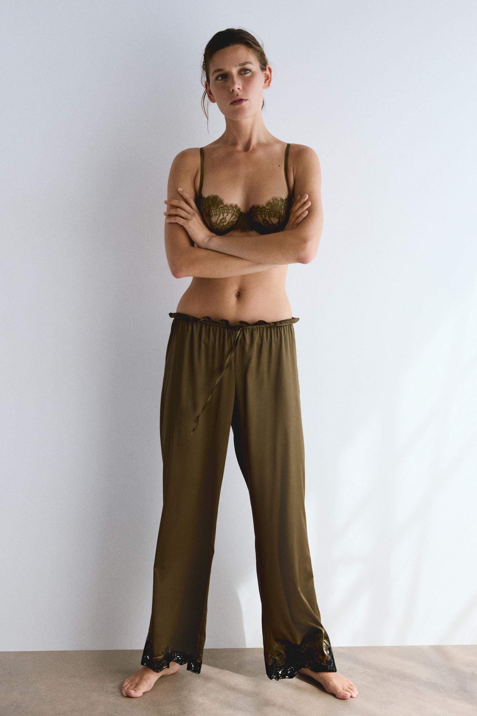 Пижамные брюки, атлас — H&M, цвет: Тёмный хаки зелёный — фото 3