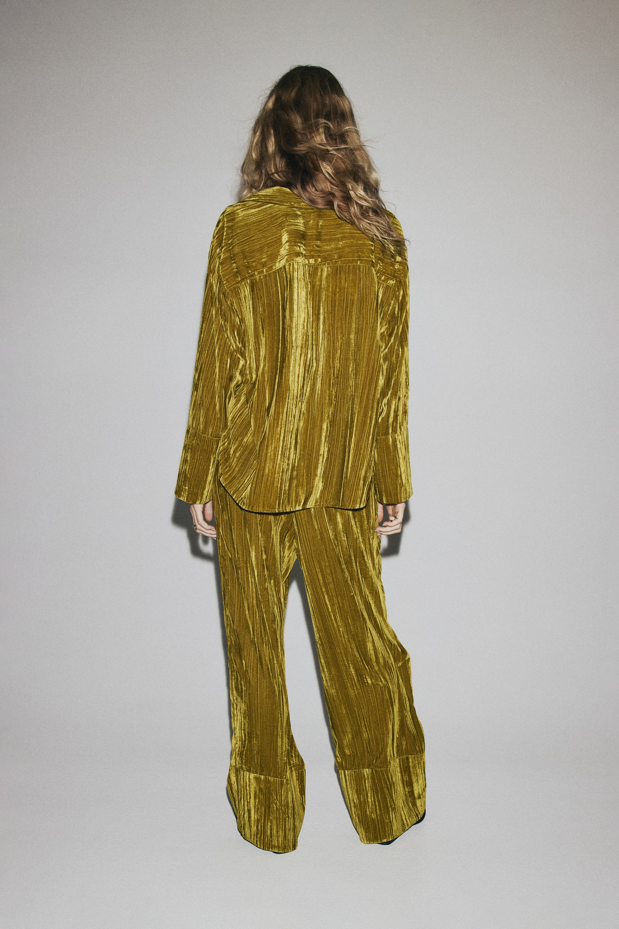 View larger image: Velvet drawstring trousers - Golden olive - Ladies | H&M IE 4