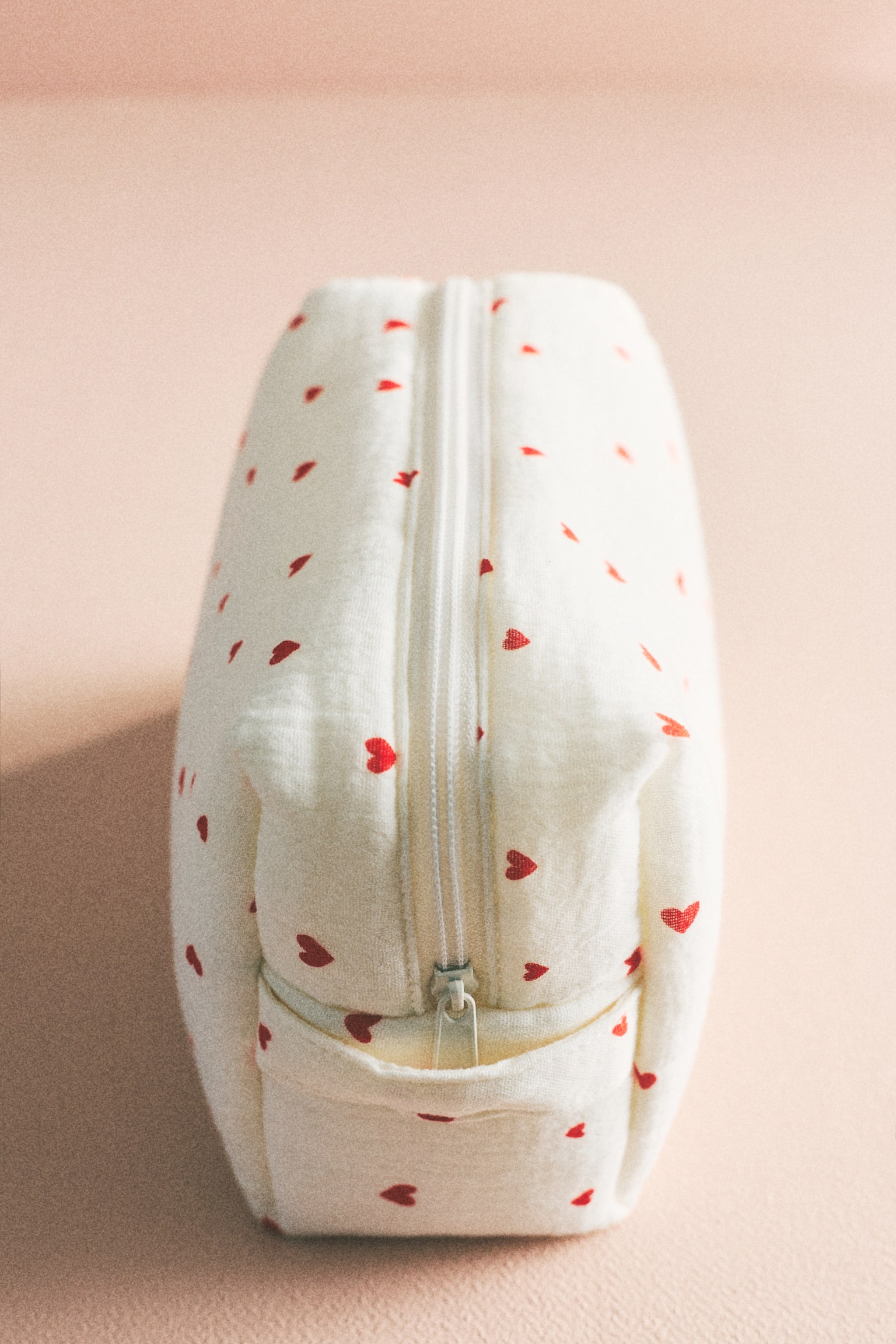 Cotton muslin changing bag - White/Hearts - 2