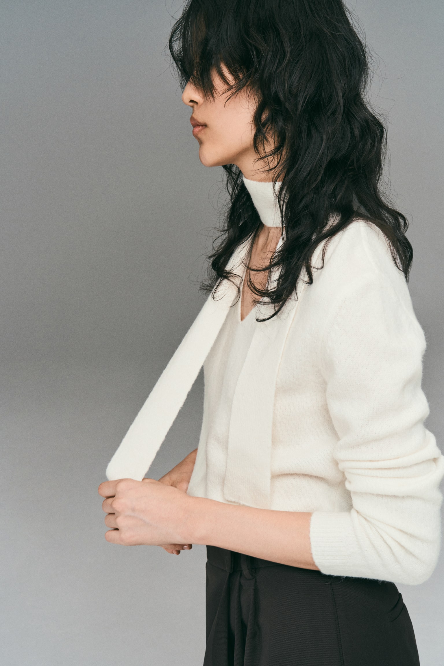 스카프 칼라 스웨터 - 화이트 - 5