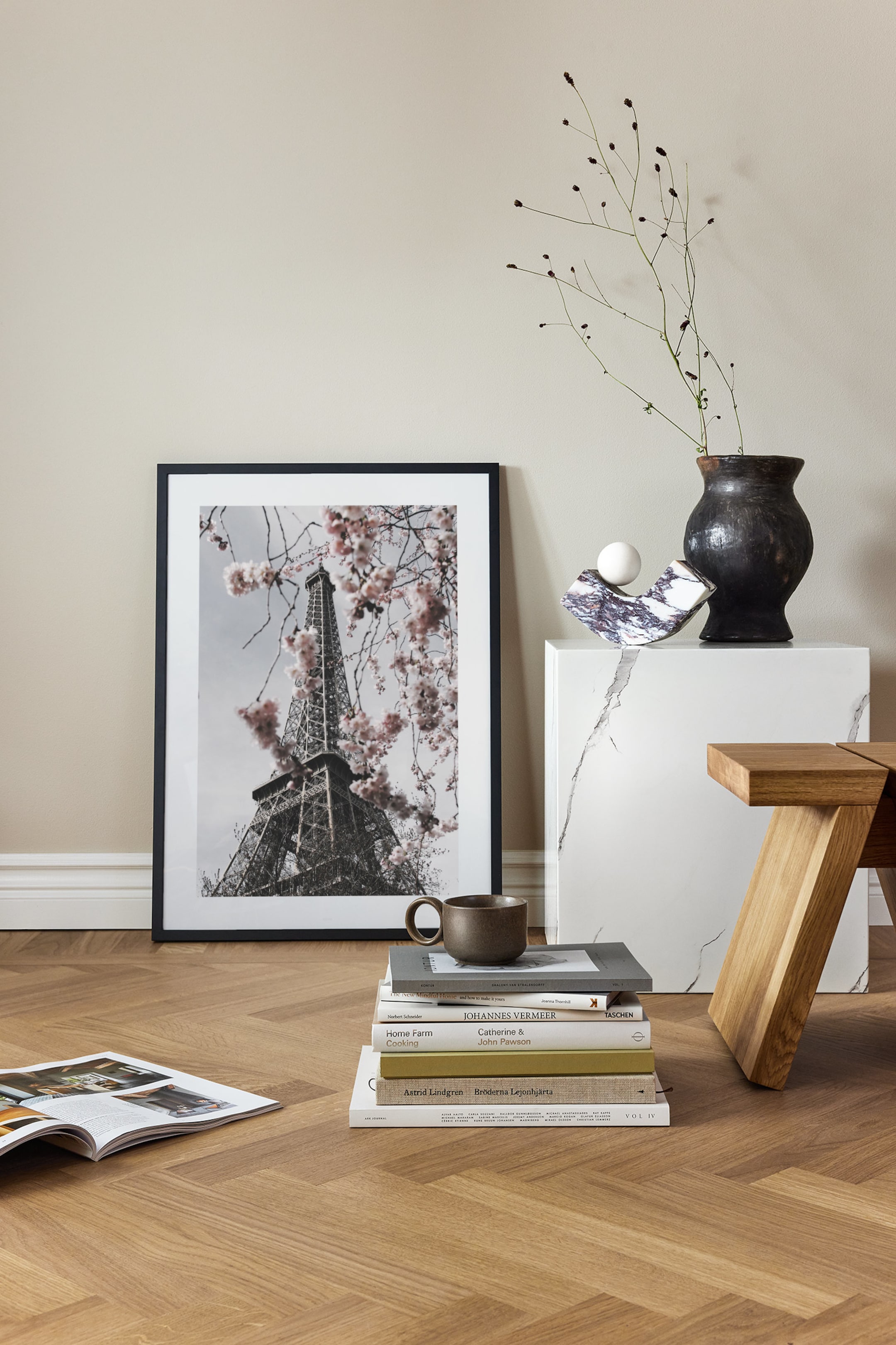 Visa större bild: Eiffel Tower In Bloom Poster - Grå/rosa - Postery - Home All | H&M SE 1