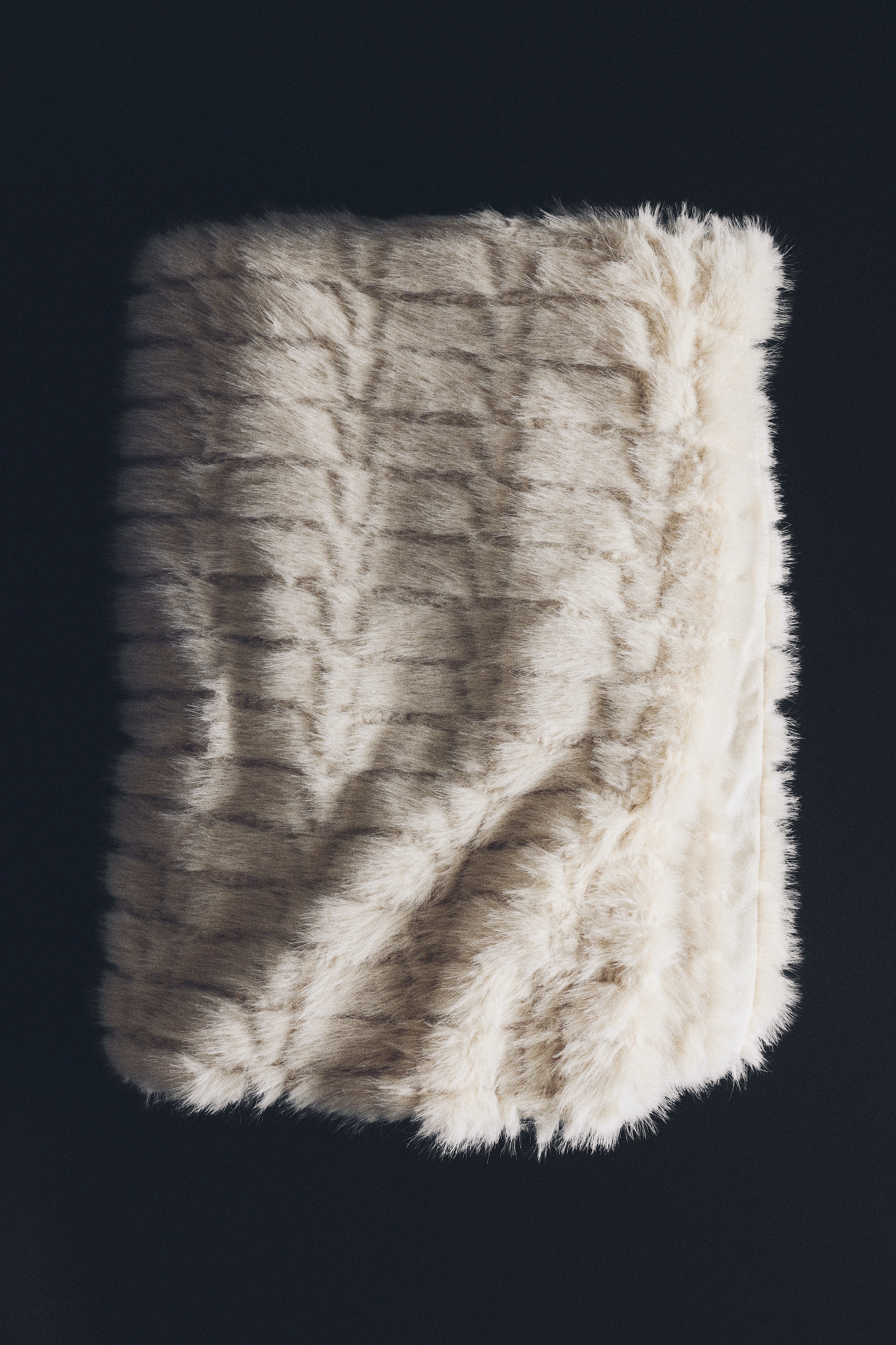 Fluffy Bed Throw - Cream/Dark taupe
