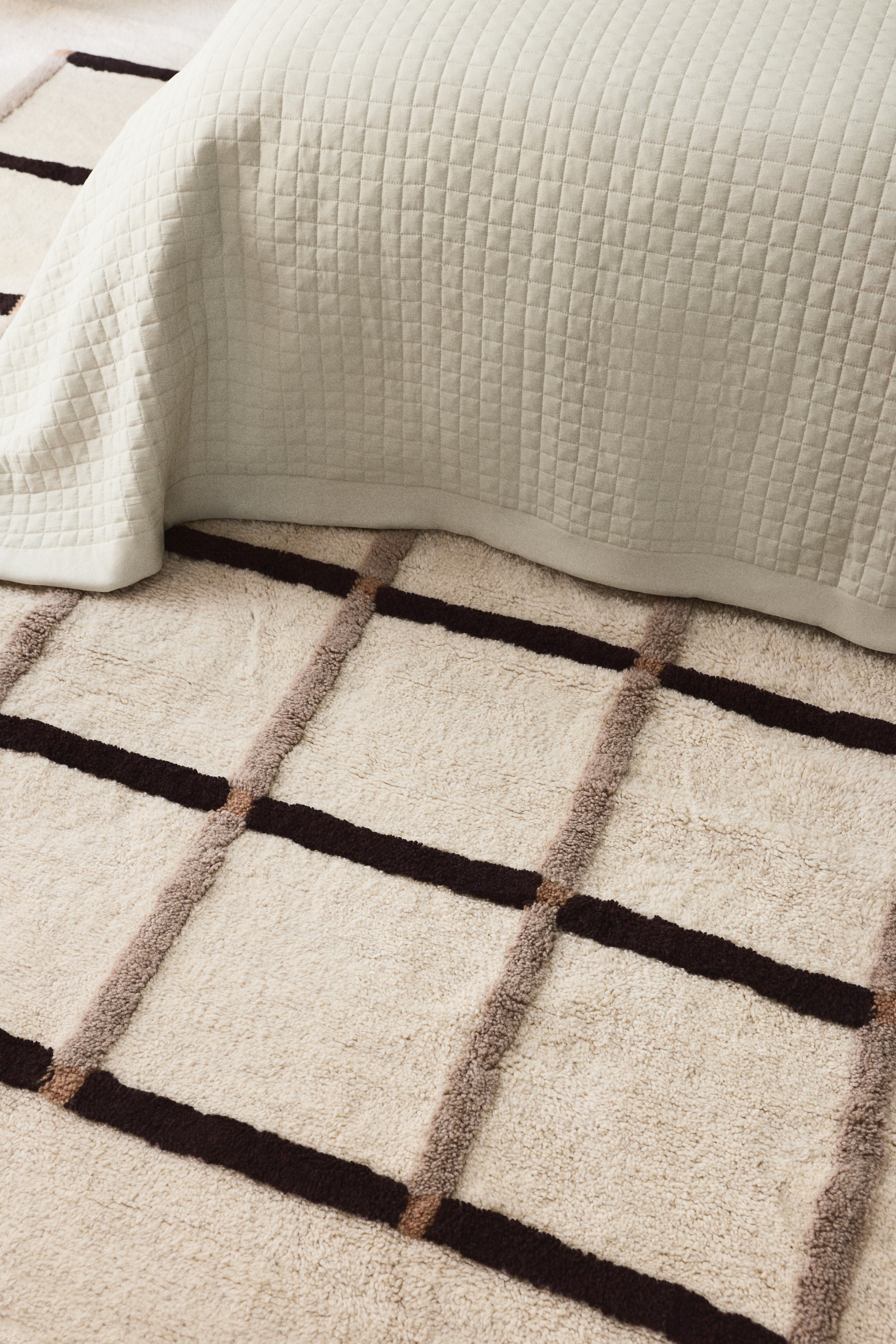 Grand tapis tufté en laine mélangée - Beige clair/carreaux