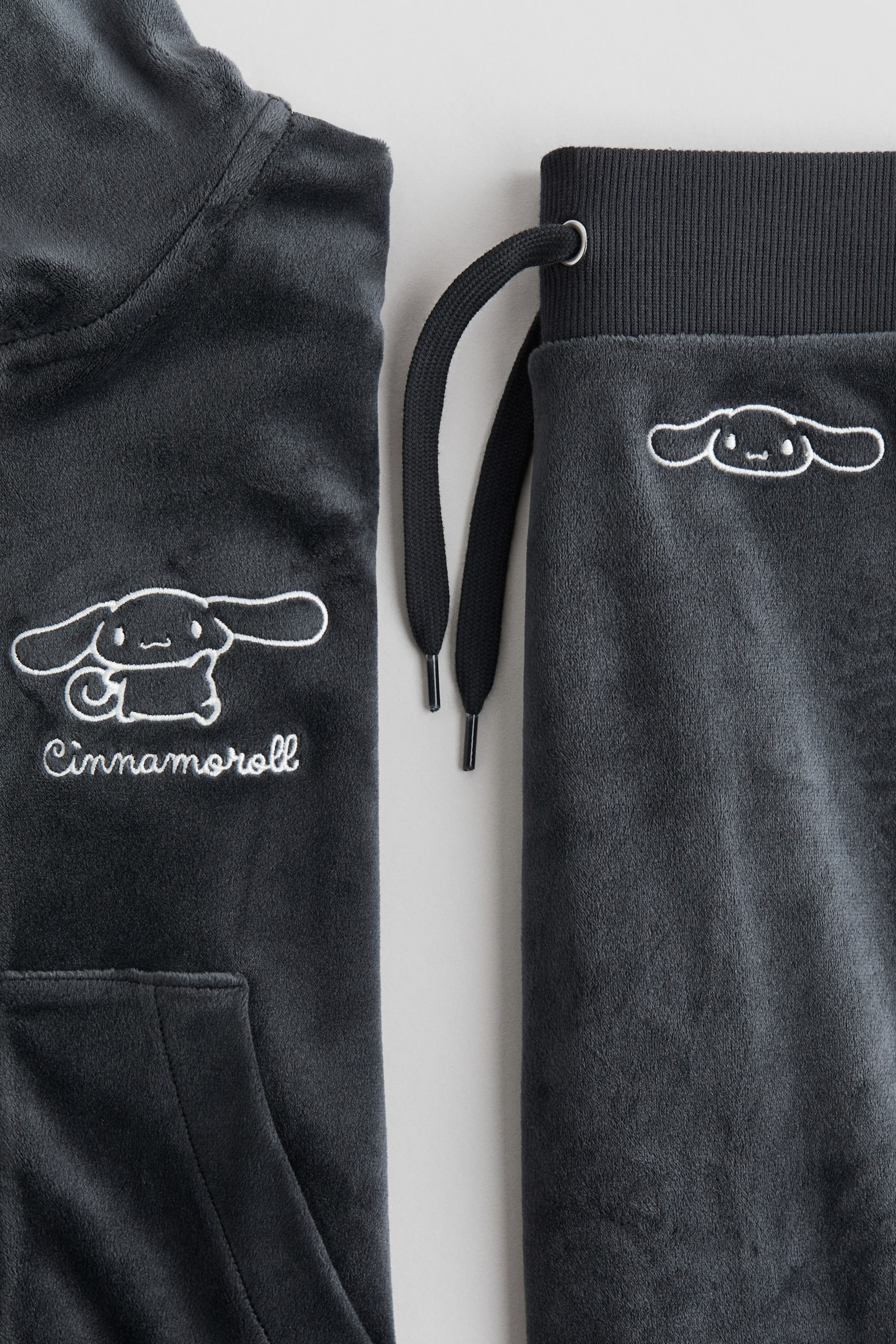 2-piece motif-detail velour set - Dark grey/Cinnamoroll/Light blue/Lilo & Stitch/White/Hello Kitty/Light blue/Cinnamoroll/Light pink/Squishmallows - 5