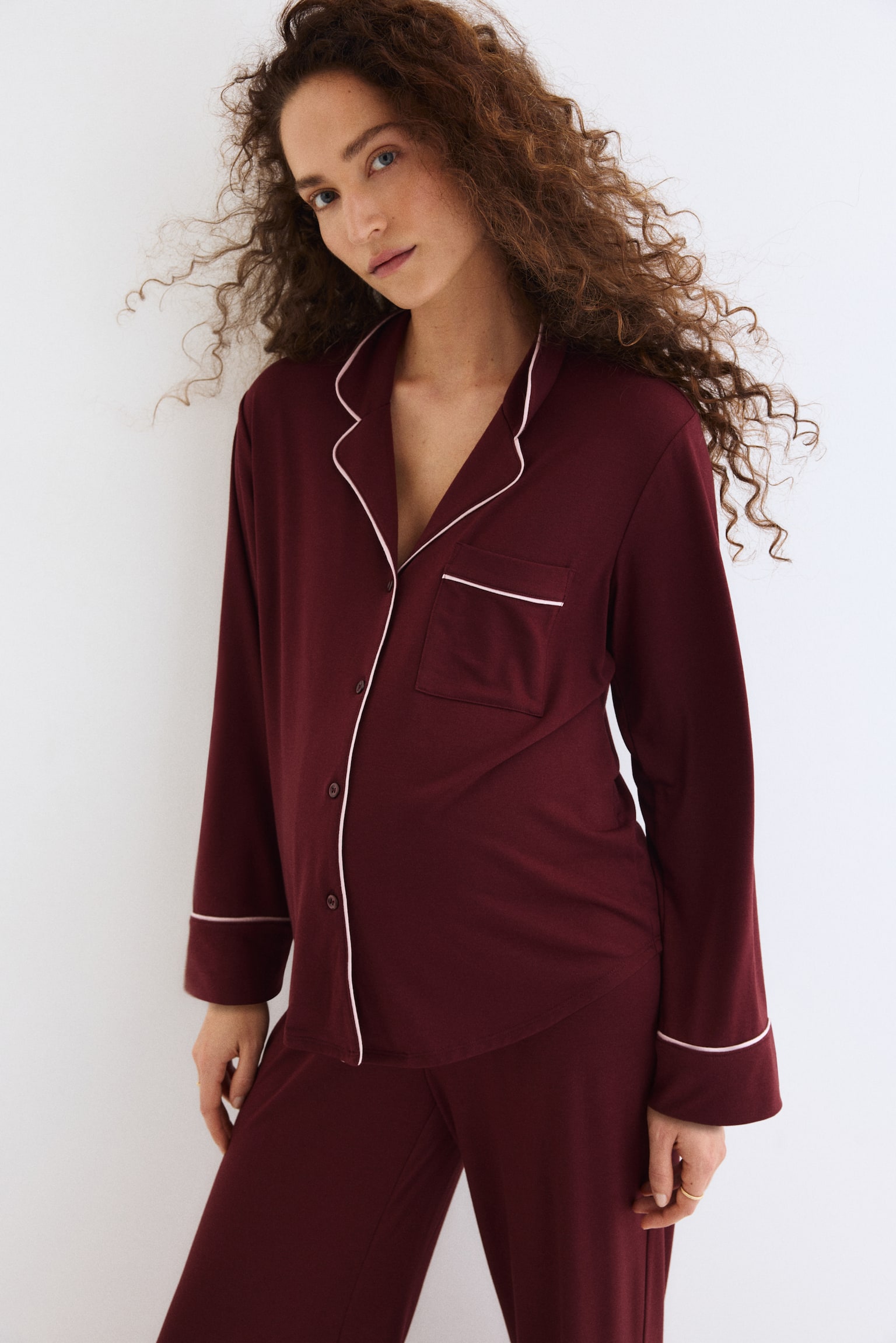 MAMA Pyjamas med passpoaler - Vinröd/Svart/Ljus khakigrön - 1