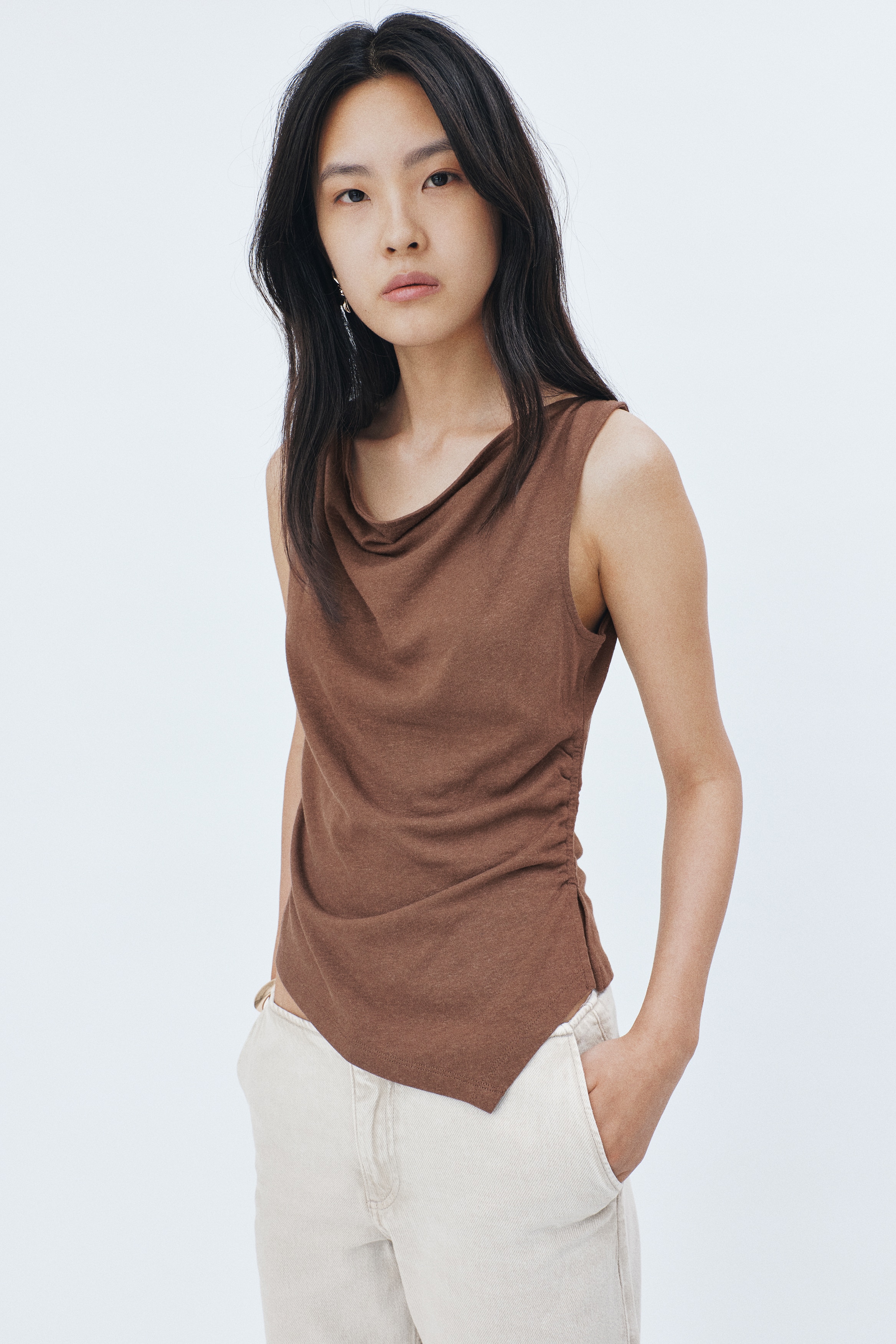 リネンブレンド カウルネックトップス - ブラック - レディース | H&M JP