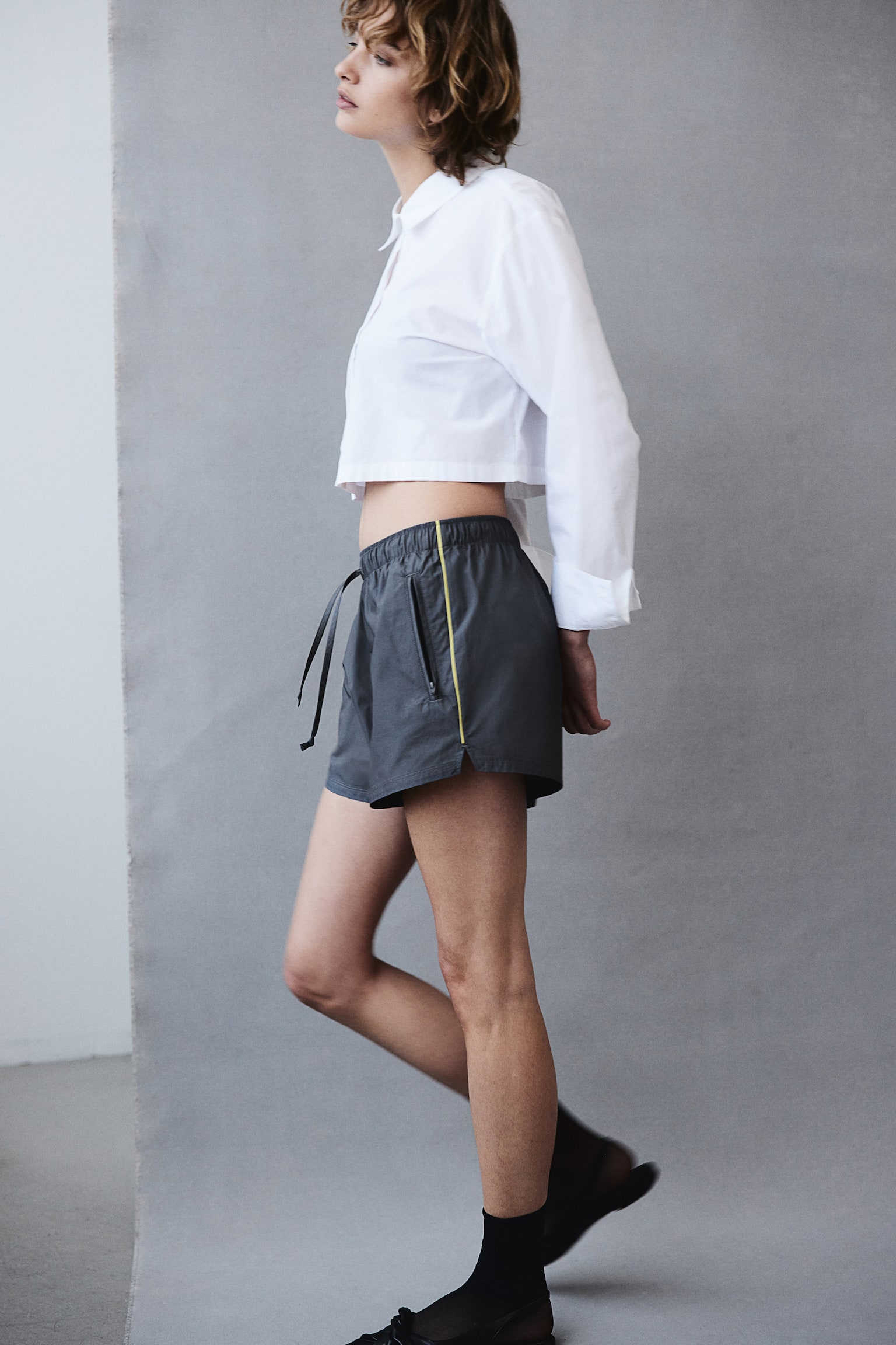 Piping-detail pull-on shorts - Dark grey/Cream/Black - 6