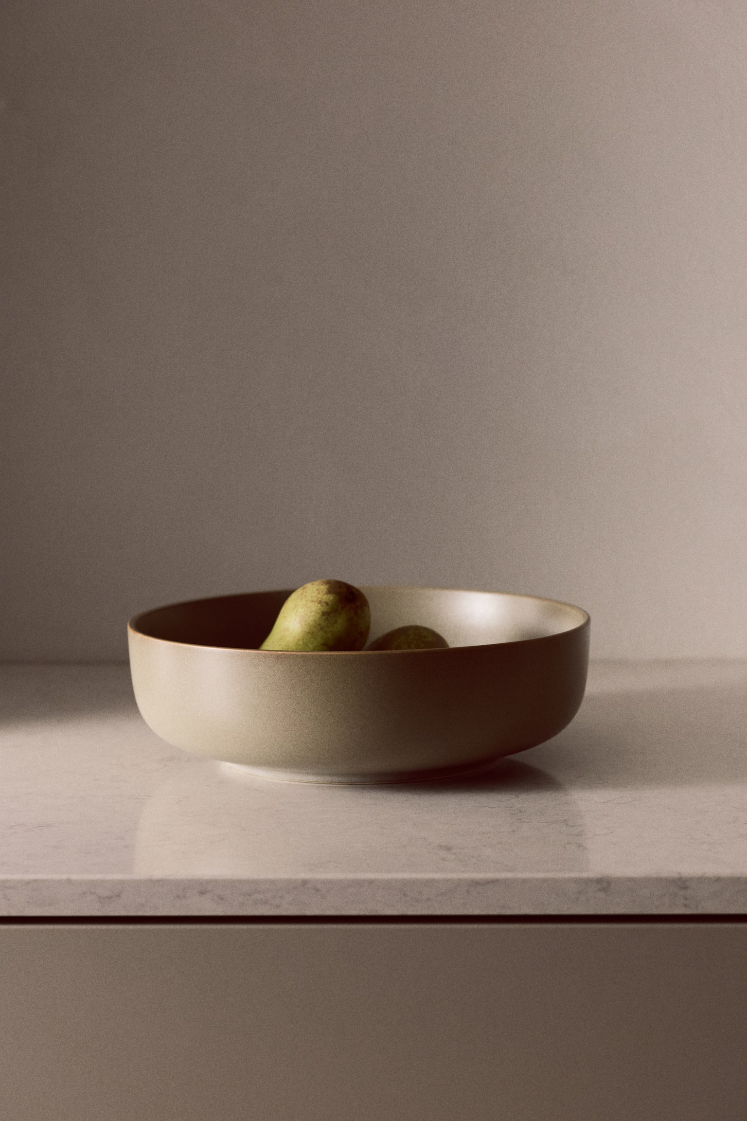Reactive-glaze stoneware serving bowl - Beige/Light beige/Black/Dusty green - 2