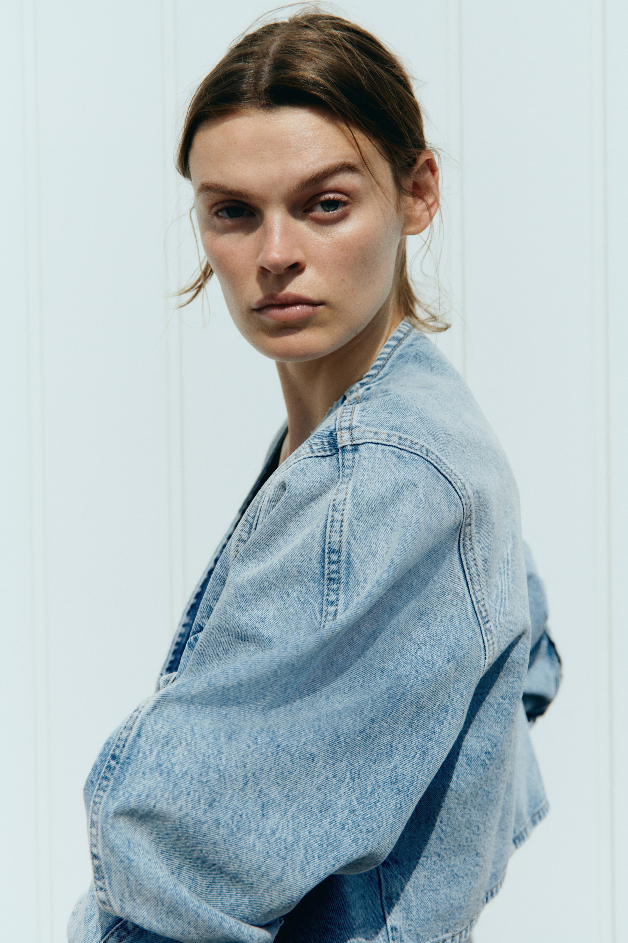 Женские куртки H&M Cropped Denim Jacket — фото 5