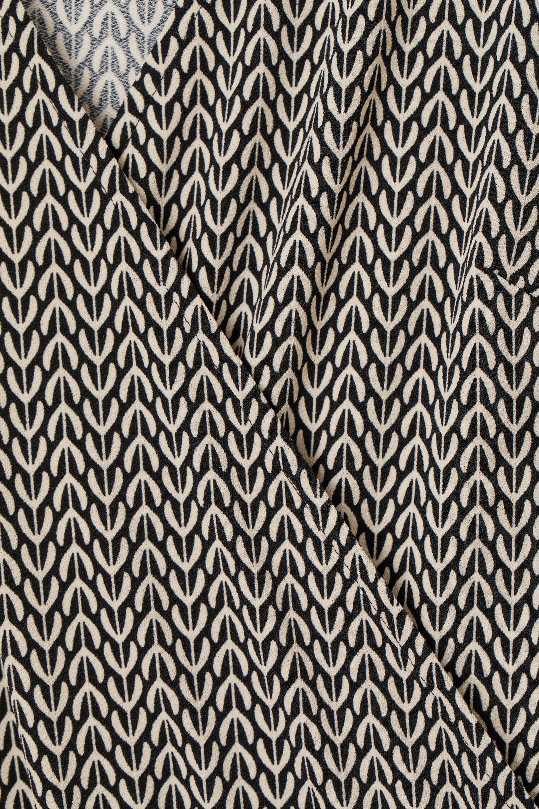 Größeres Bild ansehen: Wickelkleid mit V-Ausschnitt - Weiß/Schwarz gemustert - Ladies | H&M DE 2