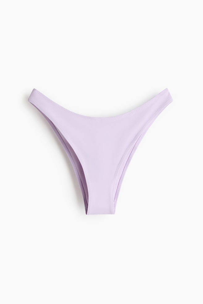 Cheeky Bikinihose - Flieder/Blau/Schwarz/Gingham-Karo/Gelb/Rot/Knallgrün/Hellgelb/Dunkelbraun/Knallrot/Knallrot/Dunkelrot/Mintgrün/Hellblau/Dark grey/Dunkelbraun/Gestreift/Schwarz/Knallgrün/Geblümt/Schwarz/Helllila/Paisleymuster/Braun/Hellbeige/Leopardenprint/Schwarz/Rosa/Dunkelblau - 1