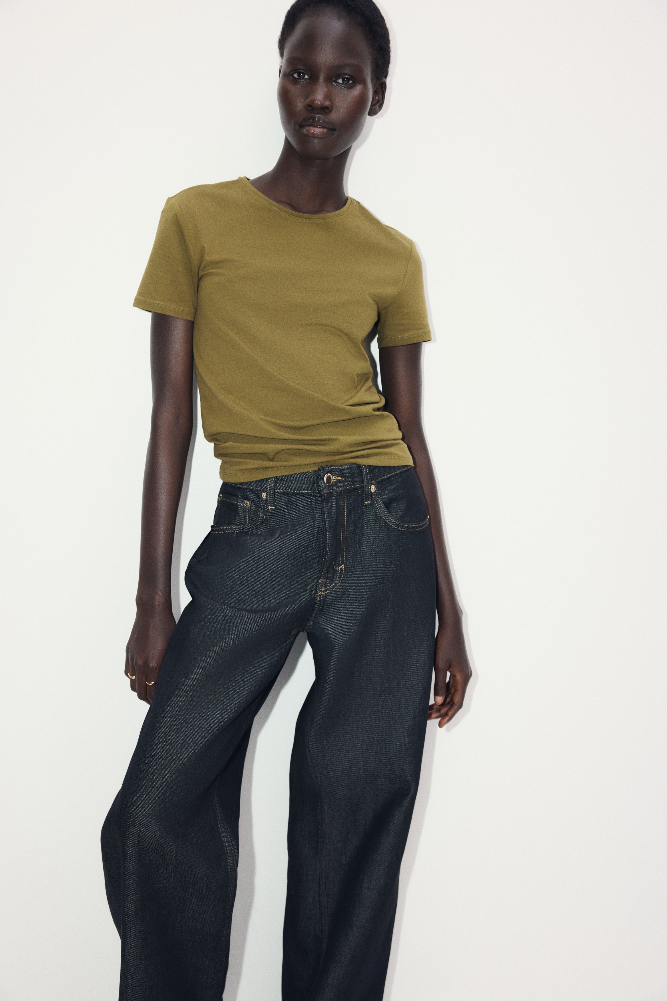 T-shirt aderente - Verde kaki/Rosa cipria/Bianco