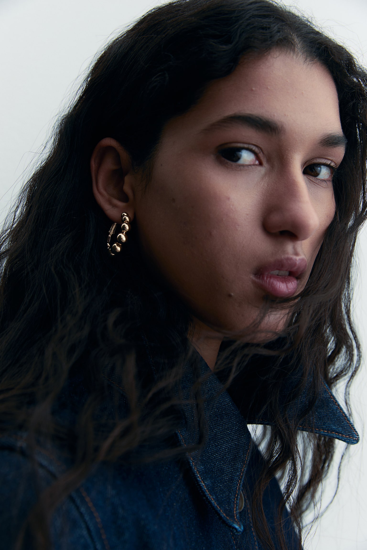 Beaded Hoop Earrings - Gold colour/White - 3