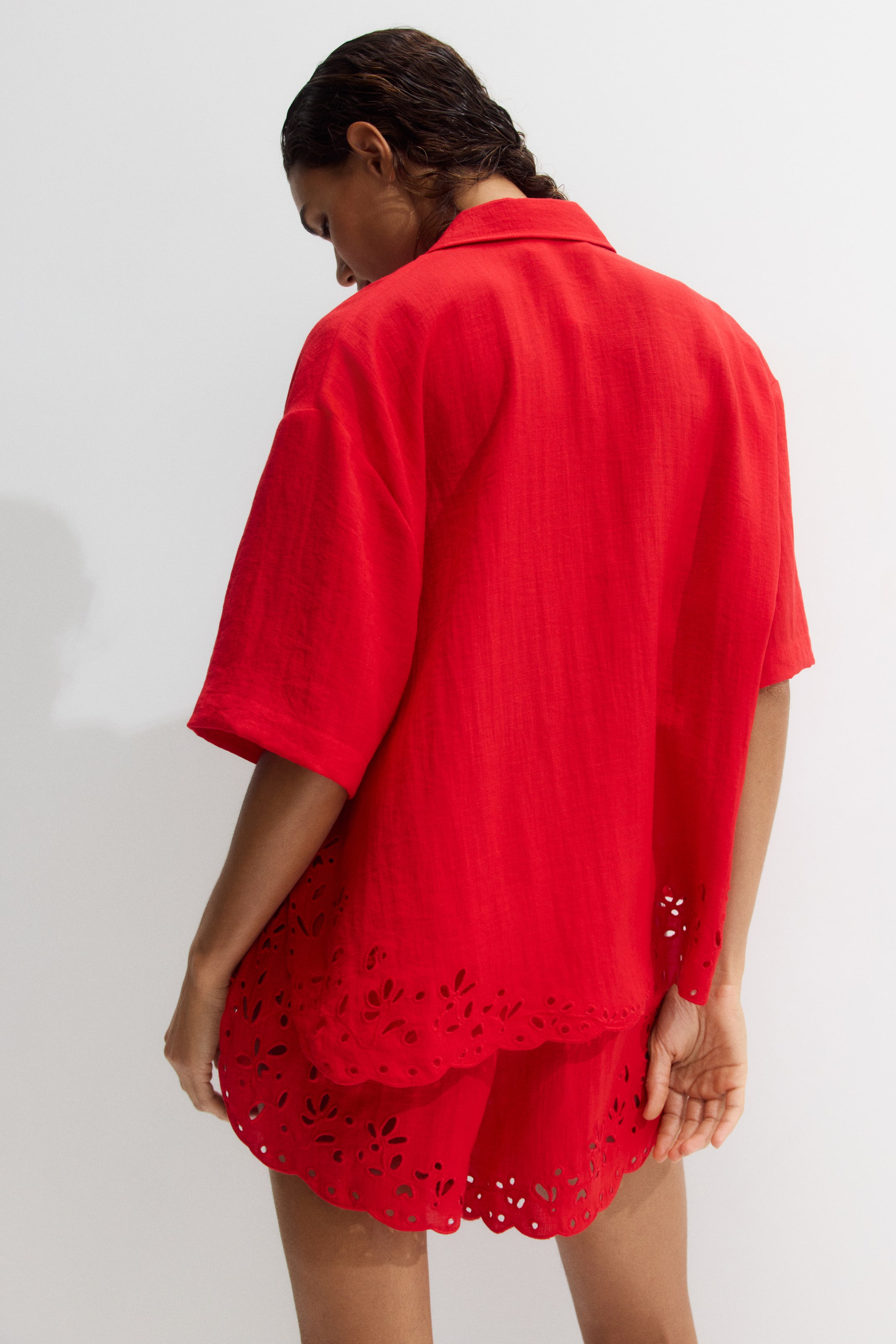 Женские рубашки H&M Beach Shirt with Eyelet Embroidery — фото 5