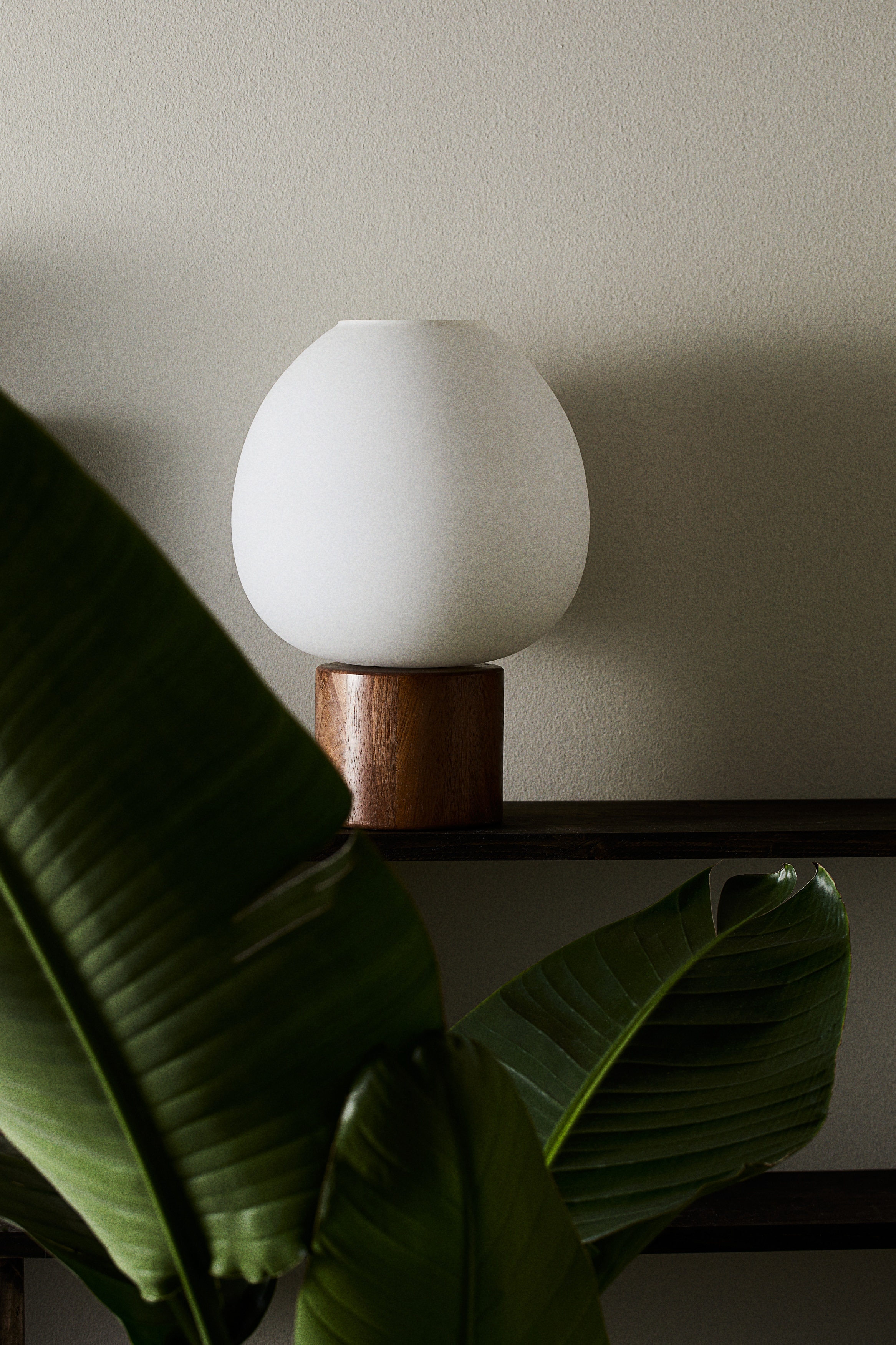 Tischleuchte aus Holz und Glas - Braun/Weiß/Hellbeige/Weiß