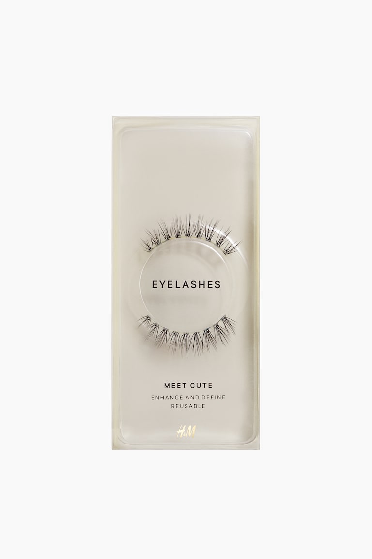 False eyelashes
