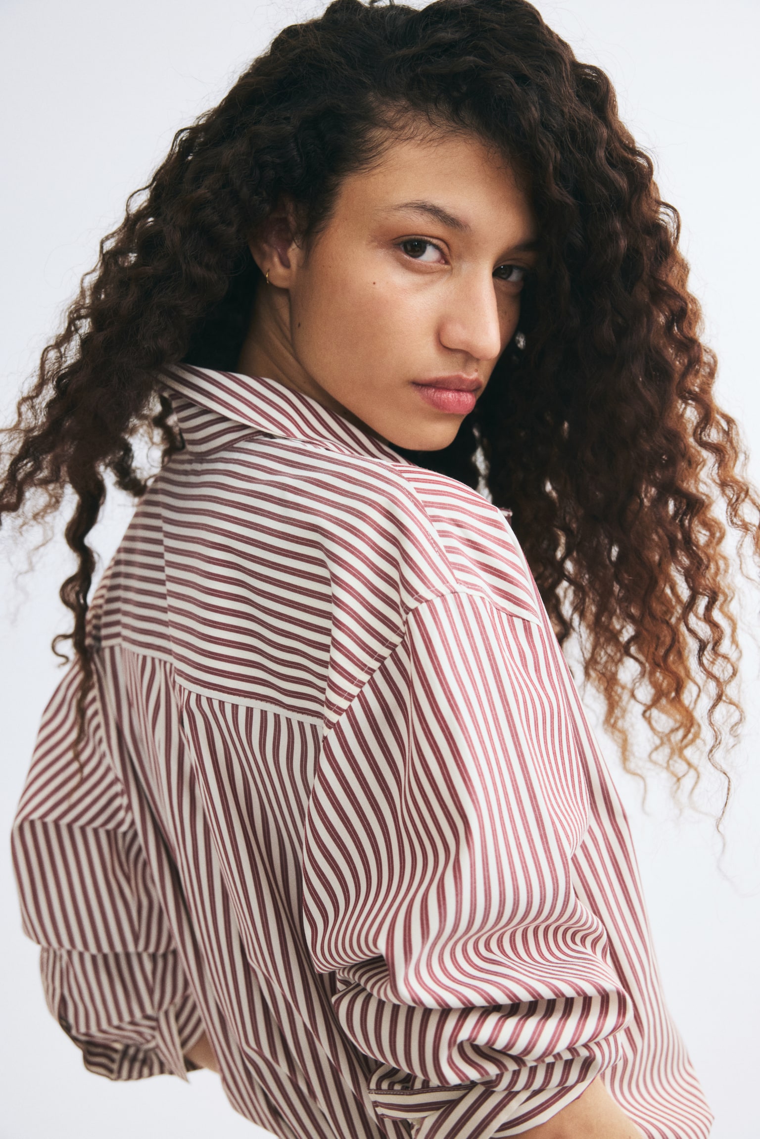 Женская рубашка H&M Oversized Dobby-Weave, цвет: Тёмный красный / Полосатый — фото 5
