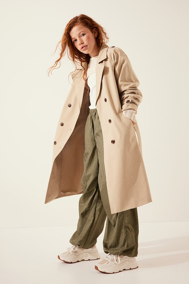 Double-breasted trenchcoat with tie belt - 3