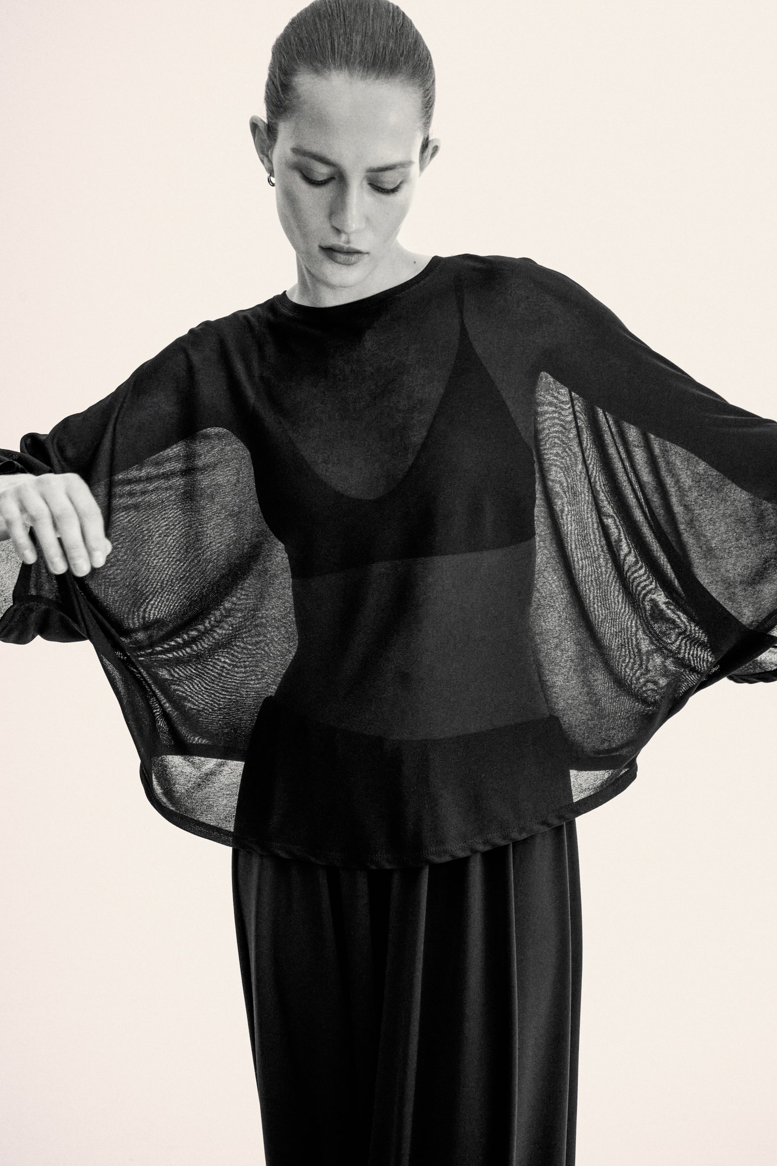 Batwing-sleeved jersey top - Black - 1