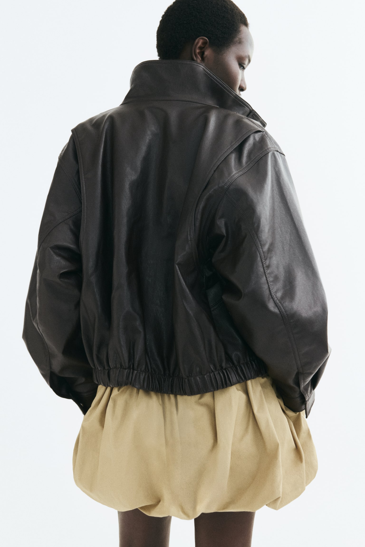 Женская куртка H&M Oversized Coated, цвет: Тёмный коричневый — фото 6