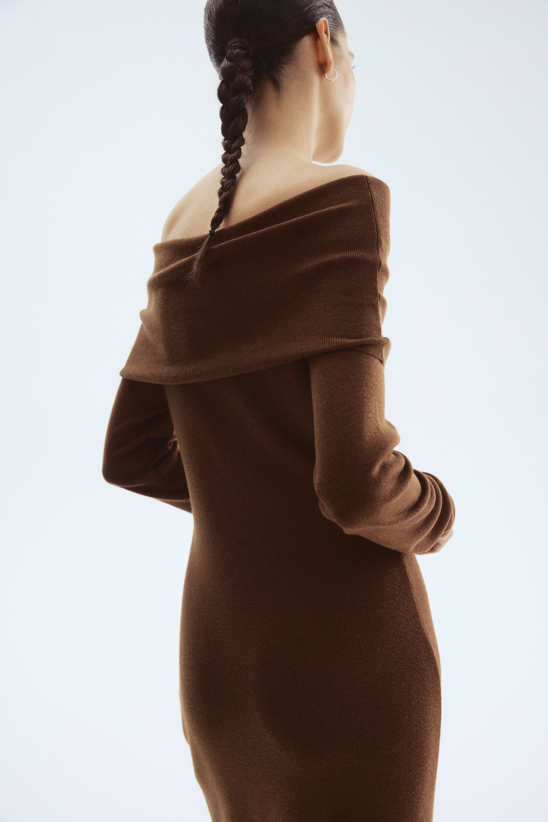 ブラウン ベルベット オフショルダー ワンピース オフショルダーワンピース - ブラウン - レディース | H&M JP