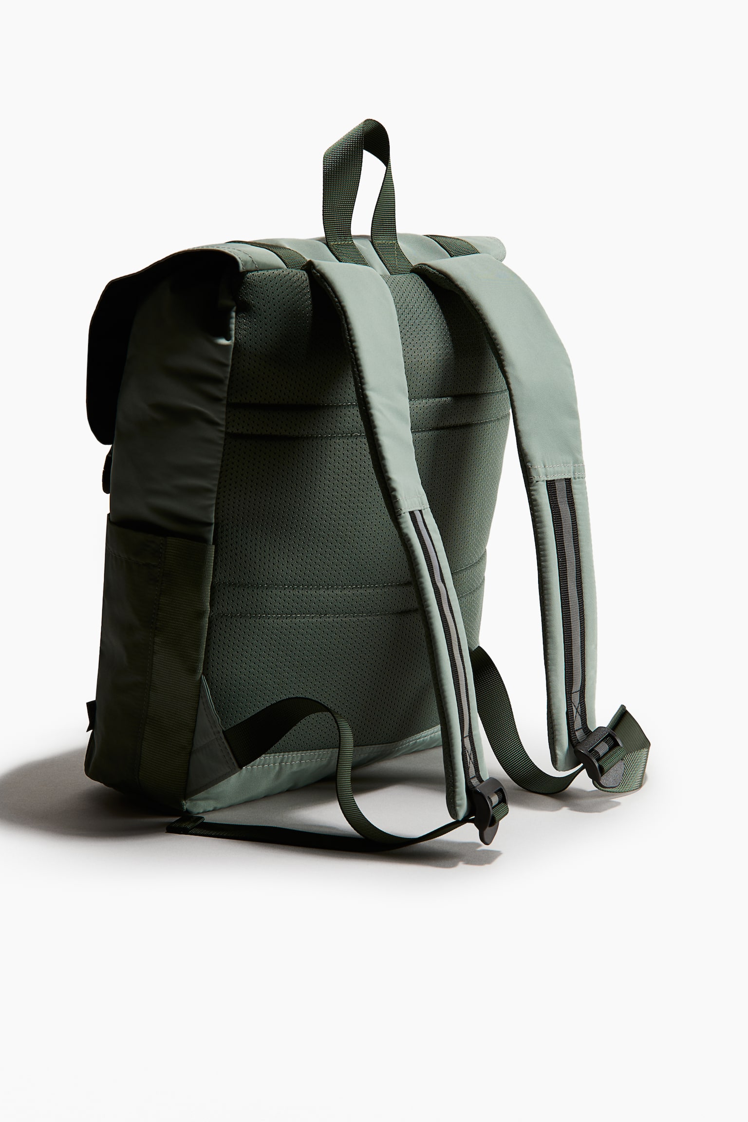 Water Repellent Sports Backpack - Sage green/Black - 4