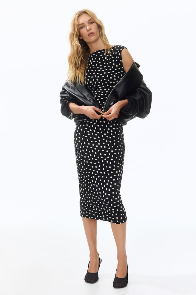 Kjole med holkermer - Sort/Prikket/Cream/Prikket/Sort/Sennepsgul/Cream/Sebratrykk/Mørk brun - 1