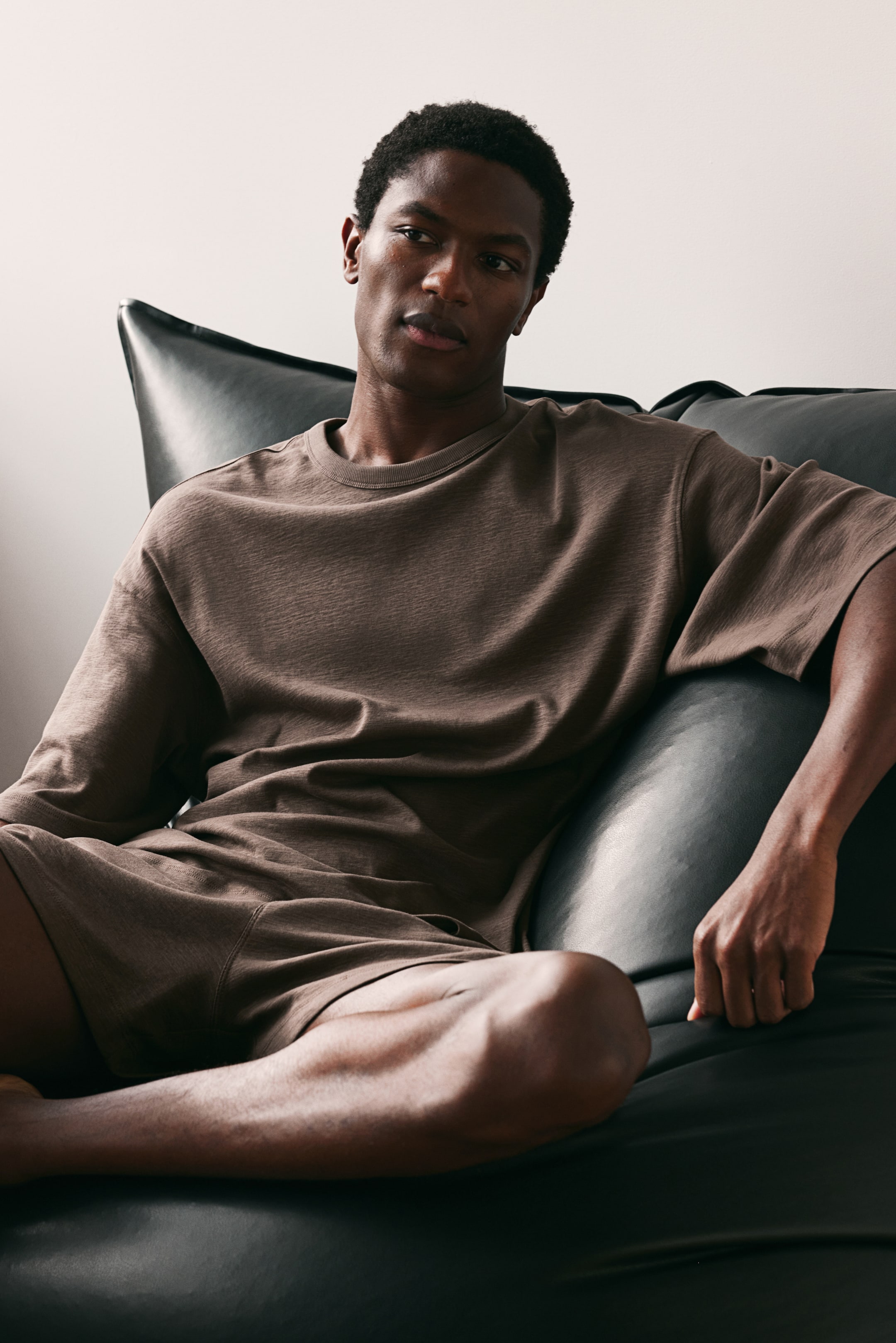 Pyjama T-shirt and shorts - Brown - Men | H&M GB 1