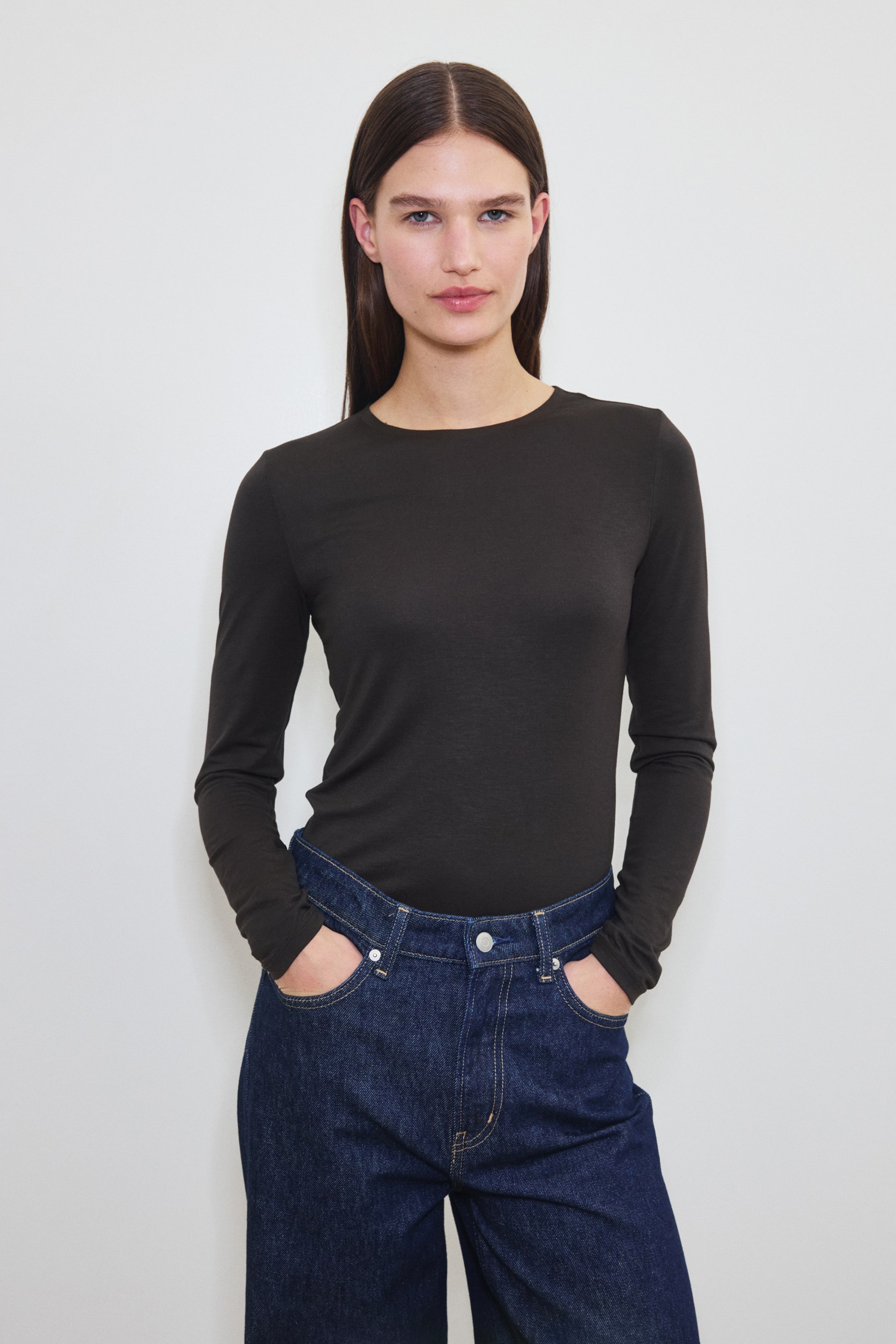 Переглянути збільшене зображення: Топ Warming Slim Fit - Темно-коричневий - Ladies | H&M UA 1